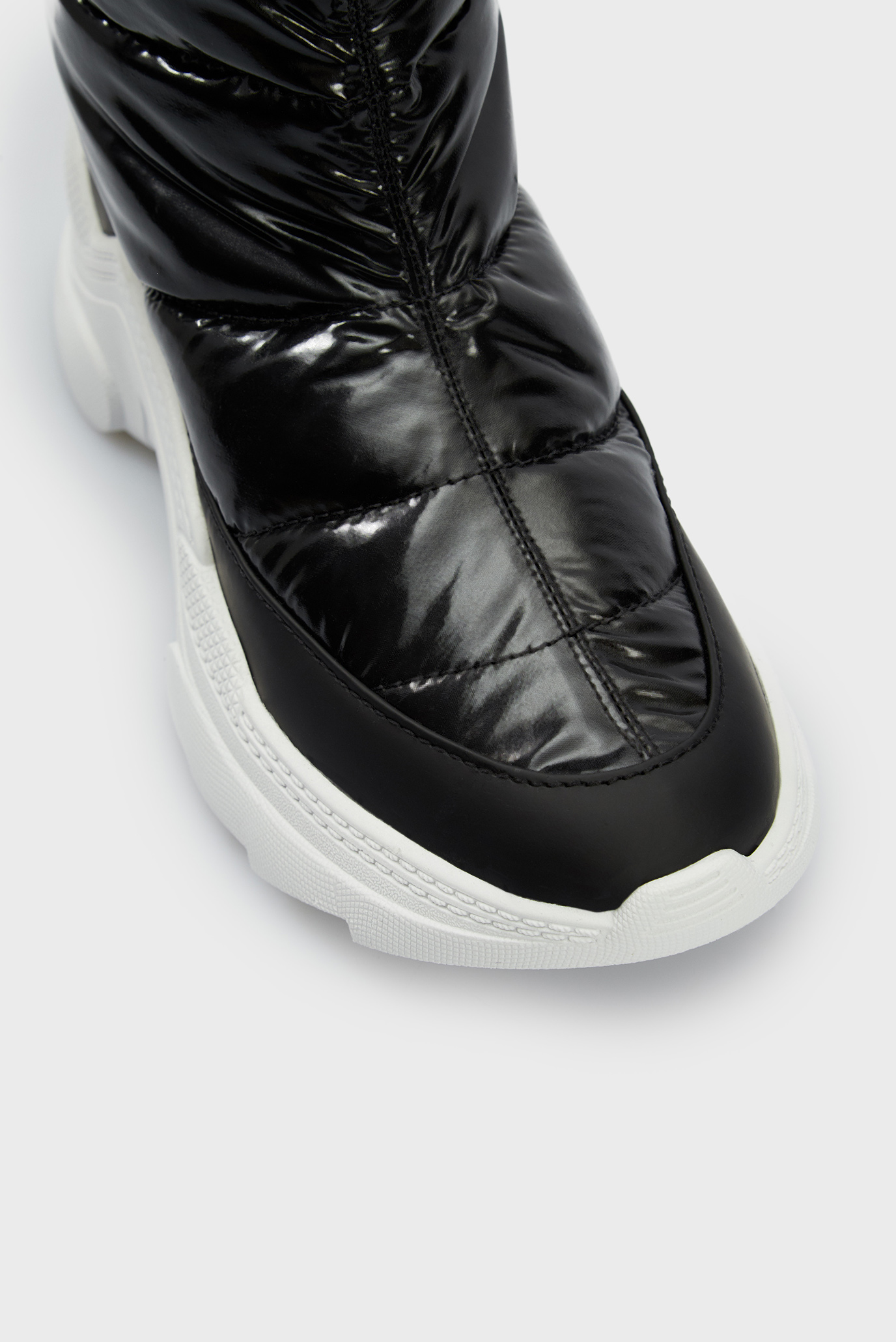 Женские черные дутики 8