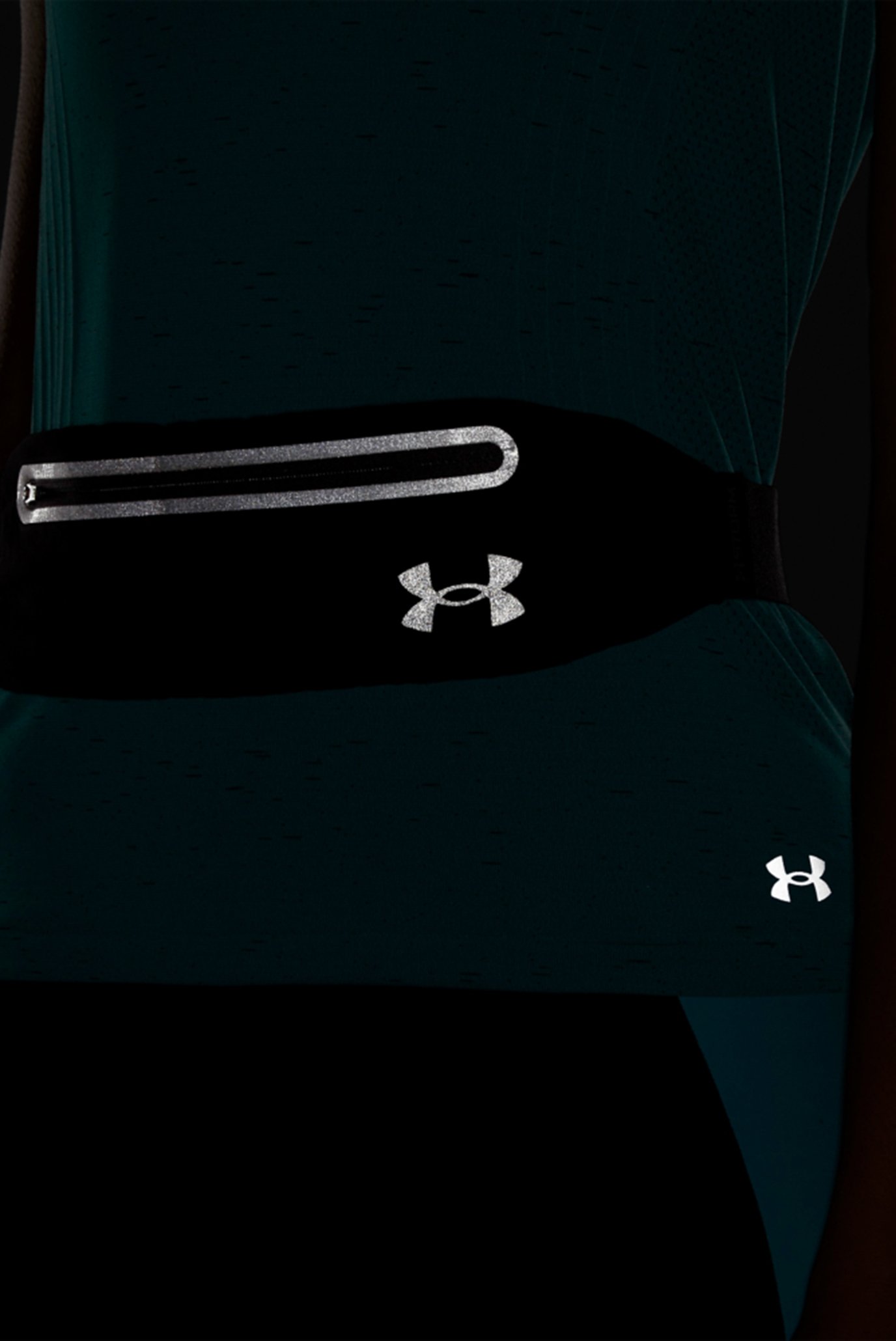 Черная поясная сумка UA Flex Speedpocket Run Belt 10