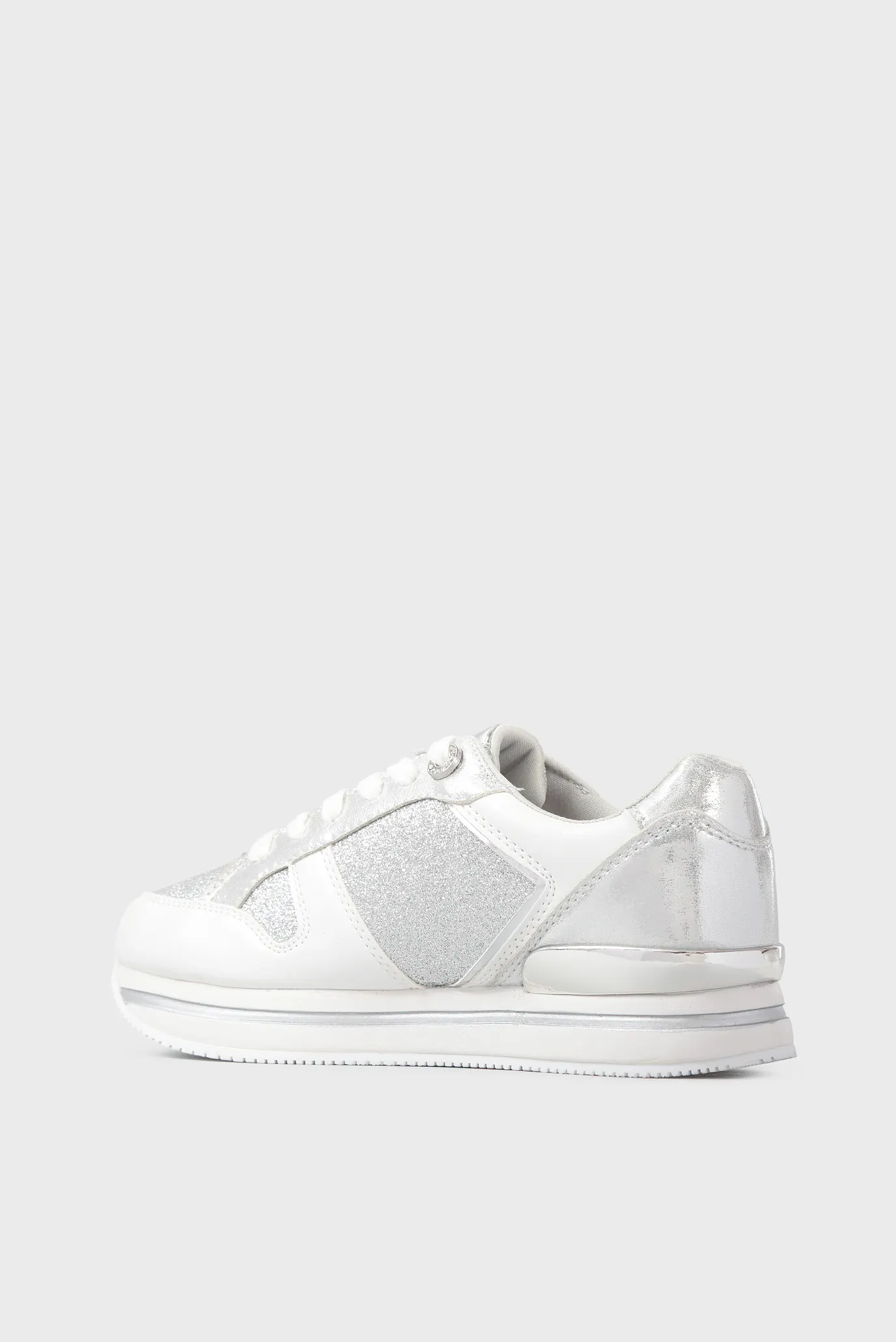 Женские серебристые кроссовки 9