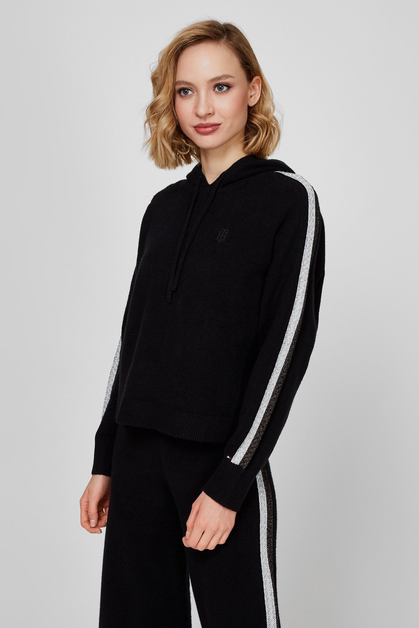 Женское черное худи FLEX RELAXED 3