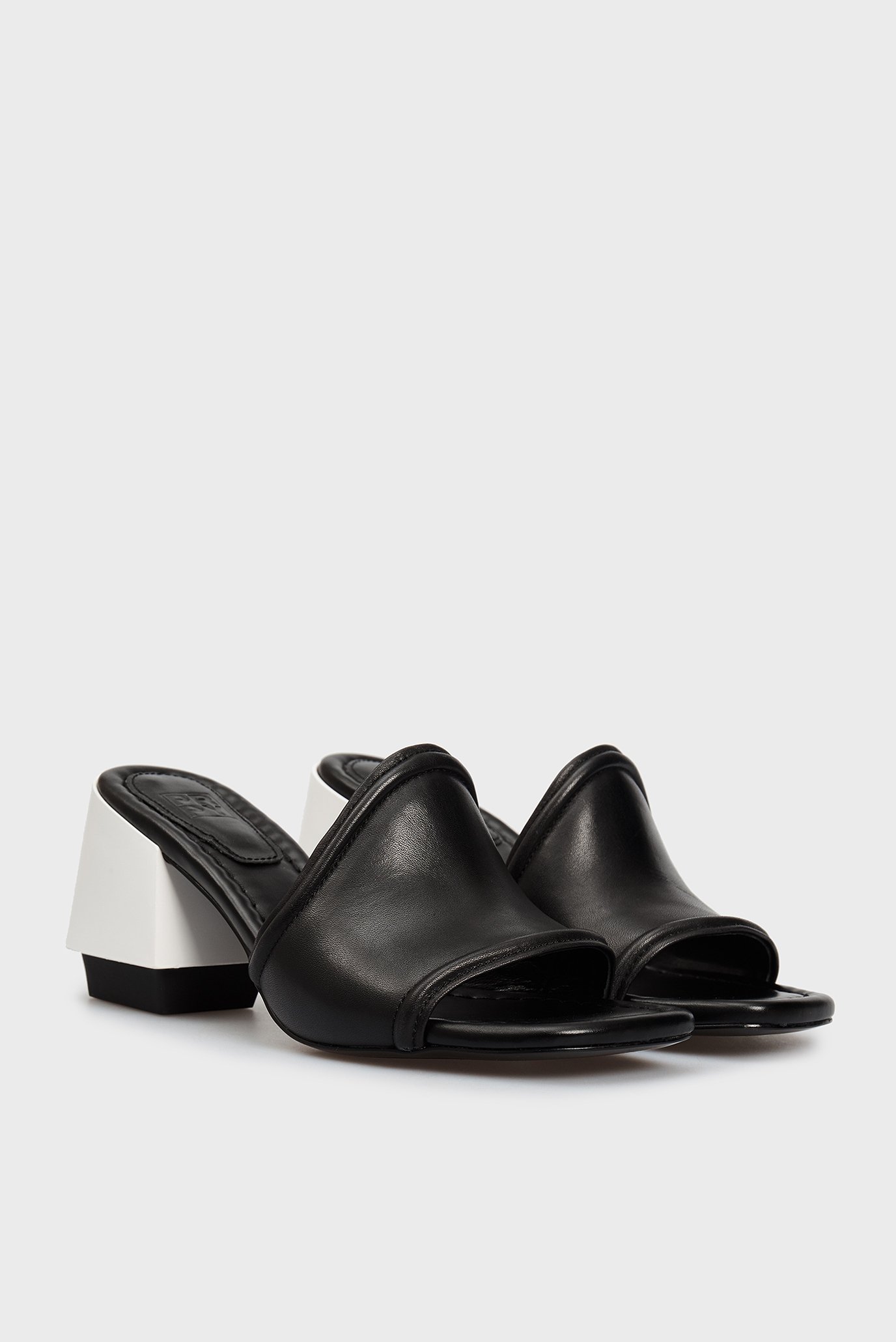 Женские черные кожаные мюли Karolina 7