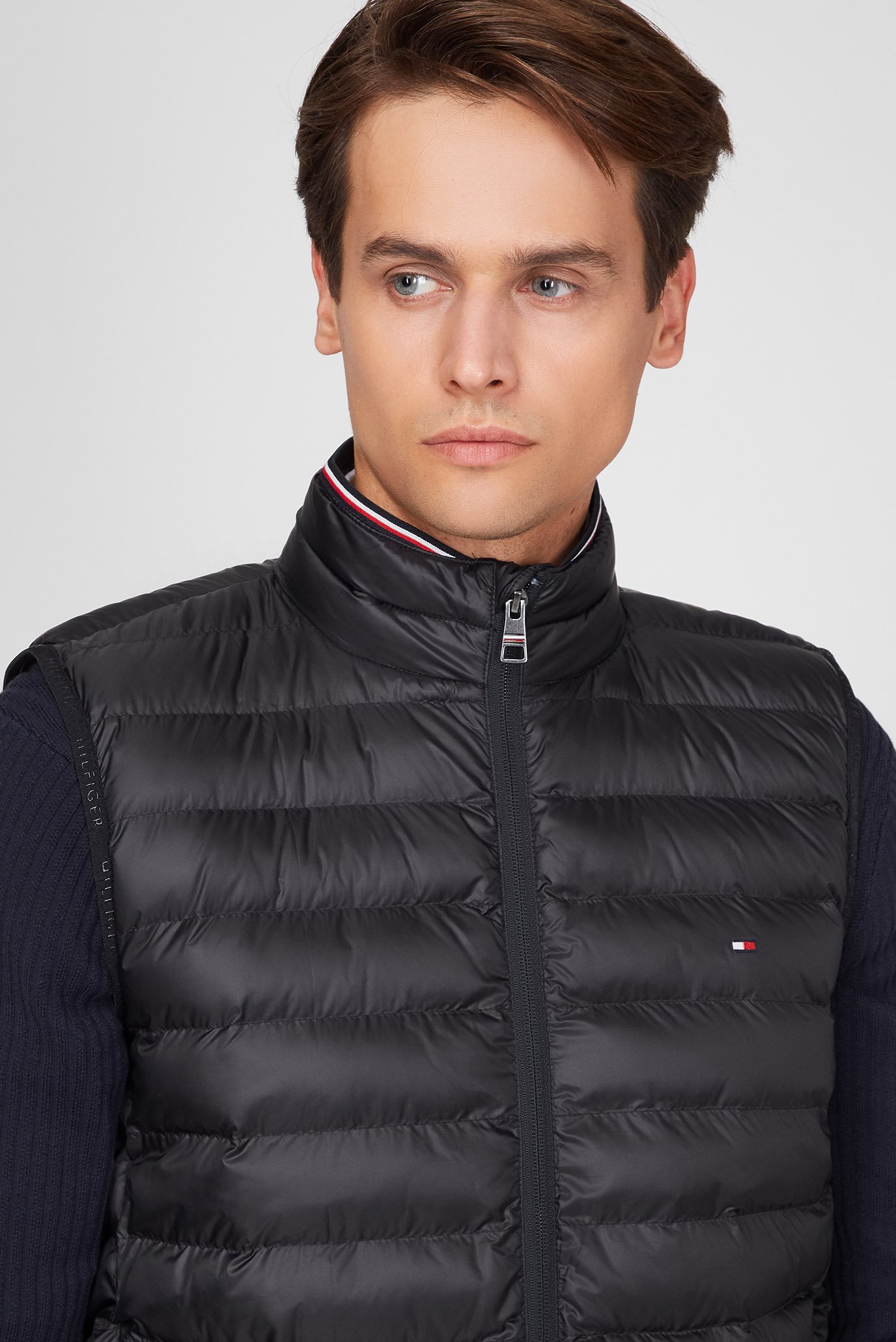 Мужской черный жилет CORE PACKABLE CIRCULAR VESTTommy Hilfiger Мужской черный жилет CORE PACKABLE CIRCULAR VEST 8