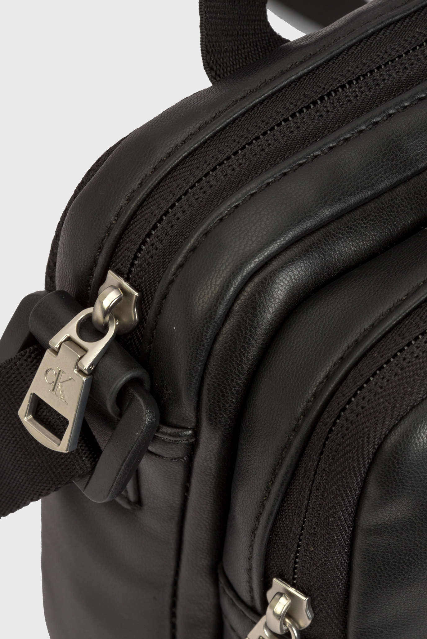 Сумка MONOGRAM SOFT CAMERA BAG17 MONO Calvin Klein Jeans Сумка MONOGRAM SOFT CAMERA BAG17 MONO 4