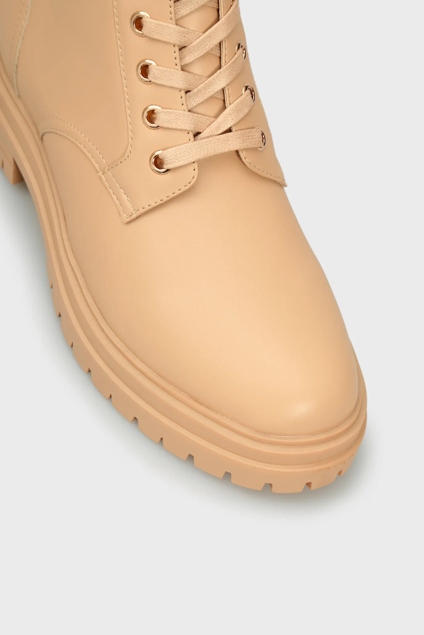 Женские бежевые кожаные ботинки Delaney 9