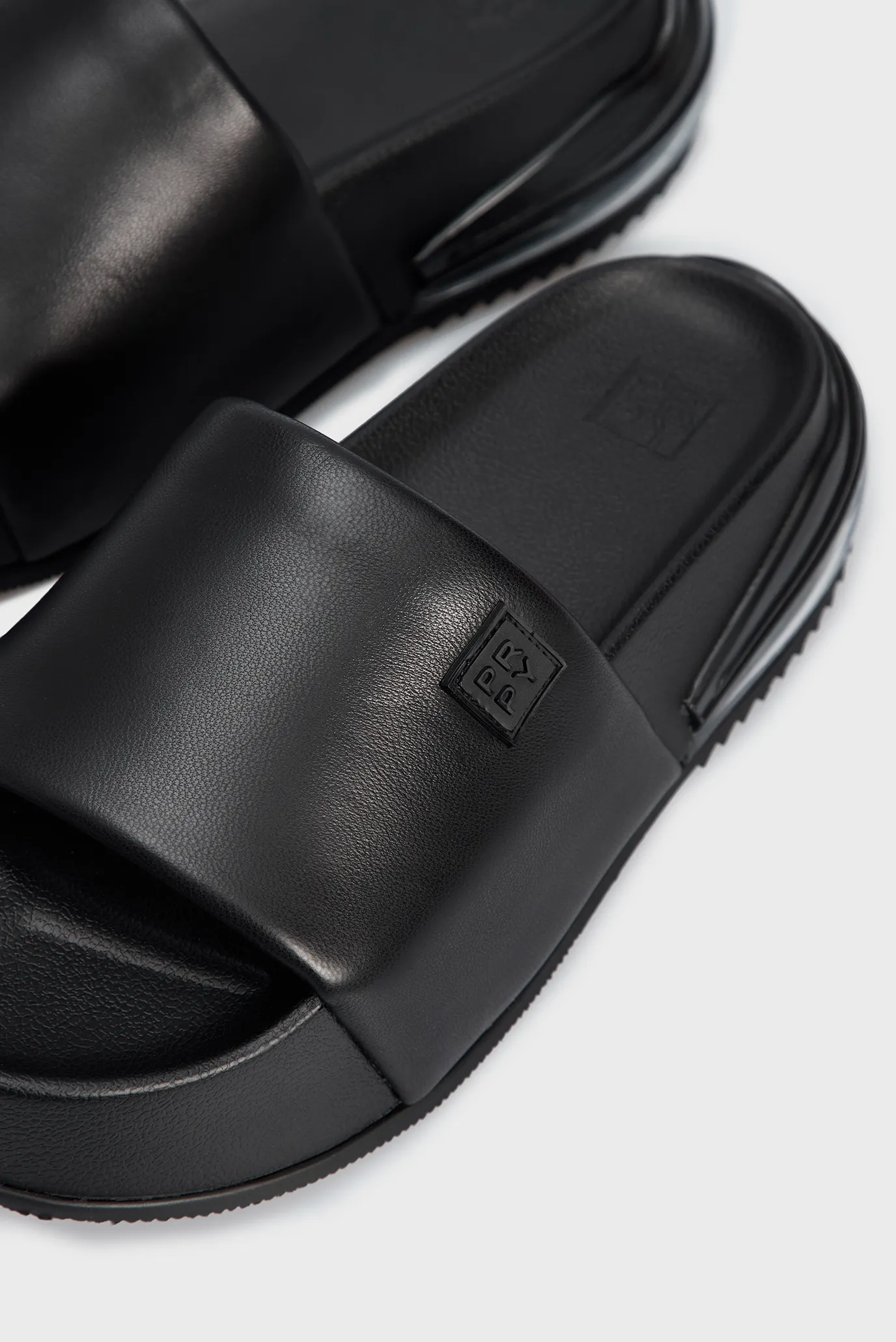 Женские черные кожаные слайдеры Kimberly 7