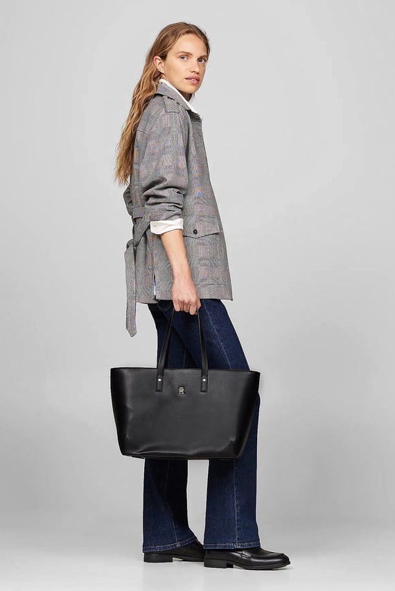 Женская черная сумка TH CHIC TOTE