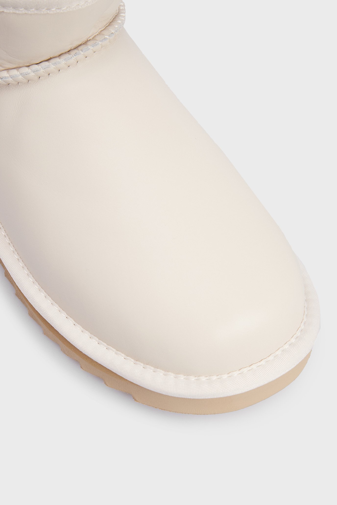 Женские белые кожаные угги 9