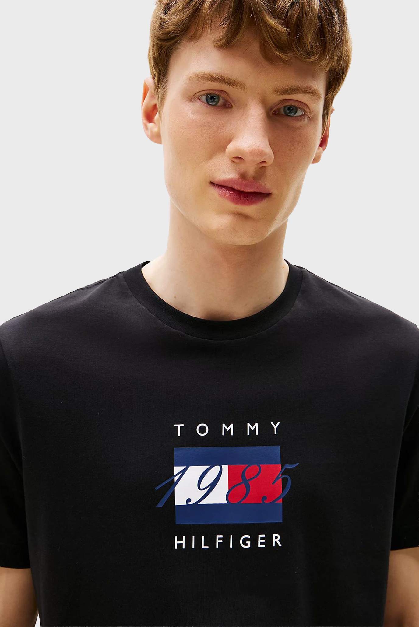 Футболка LINEAR FLAG GRAPHIC TEETommy Hilfiger Футболка LINEAR FLAG GRAPHIC TEE 4
