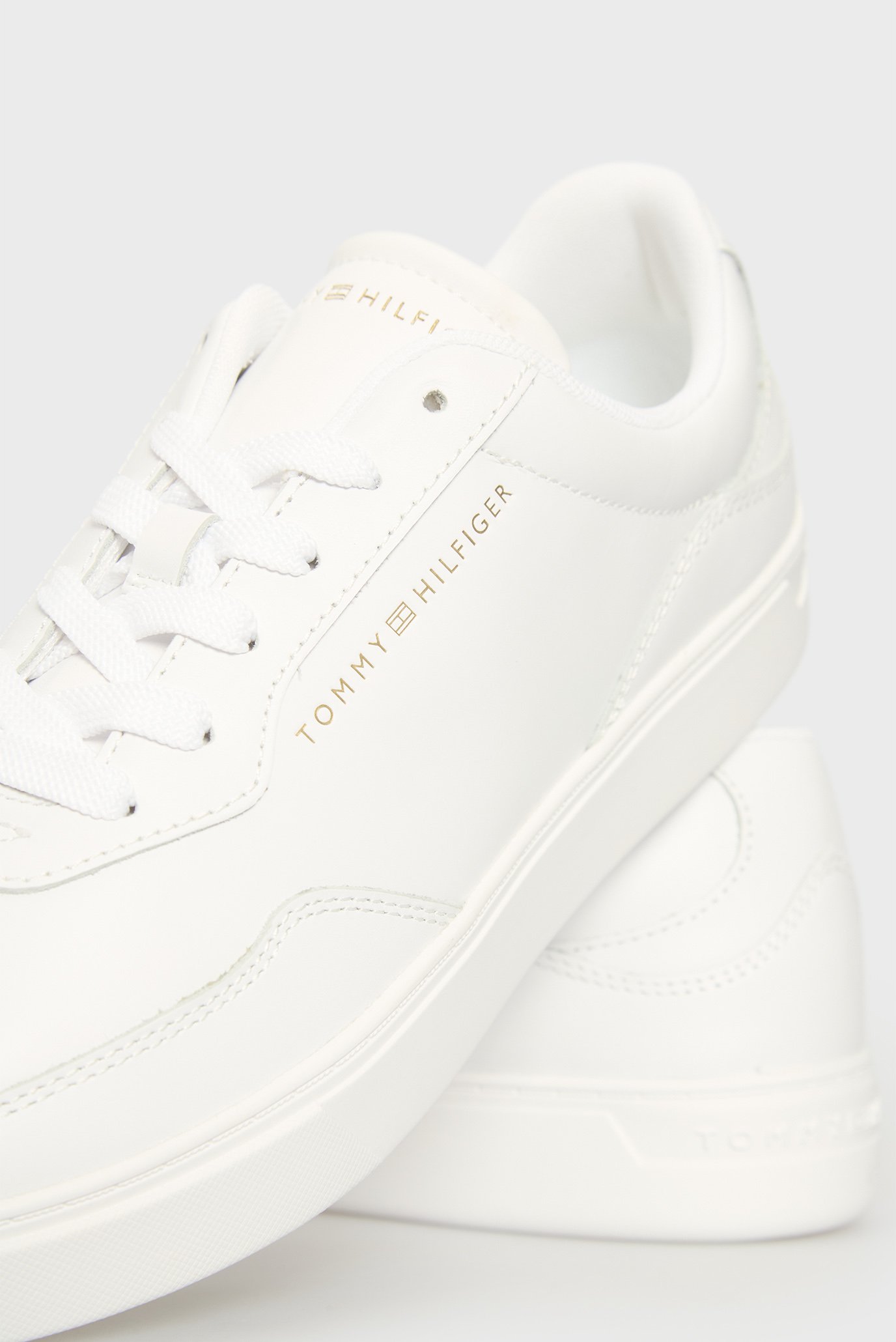 /Tommy Hilfiger / 2