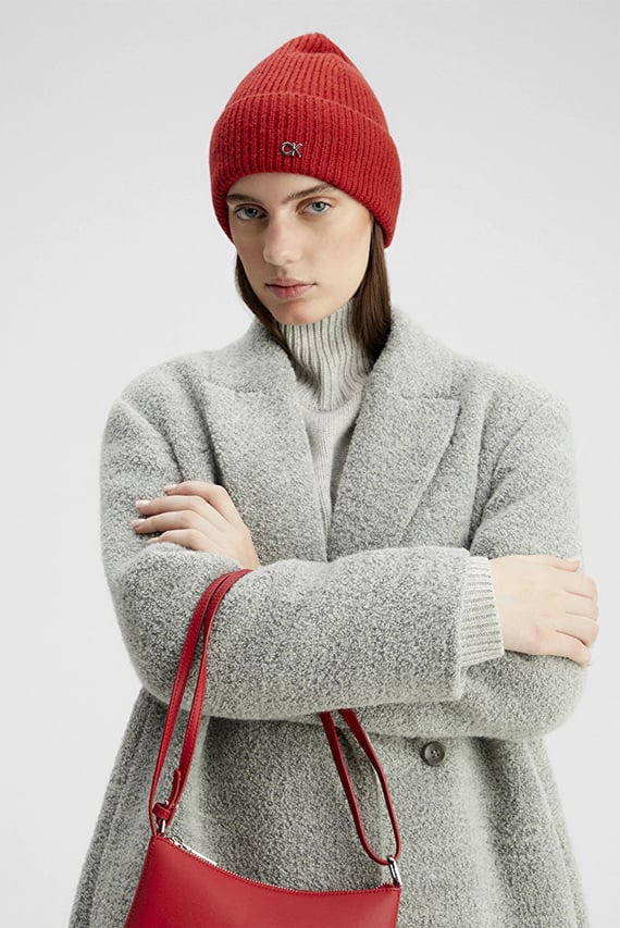 Женская красная шерстяная шапка CK METAL CHUNKY RIB BEANIE