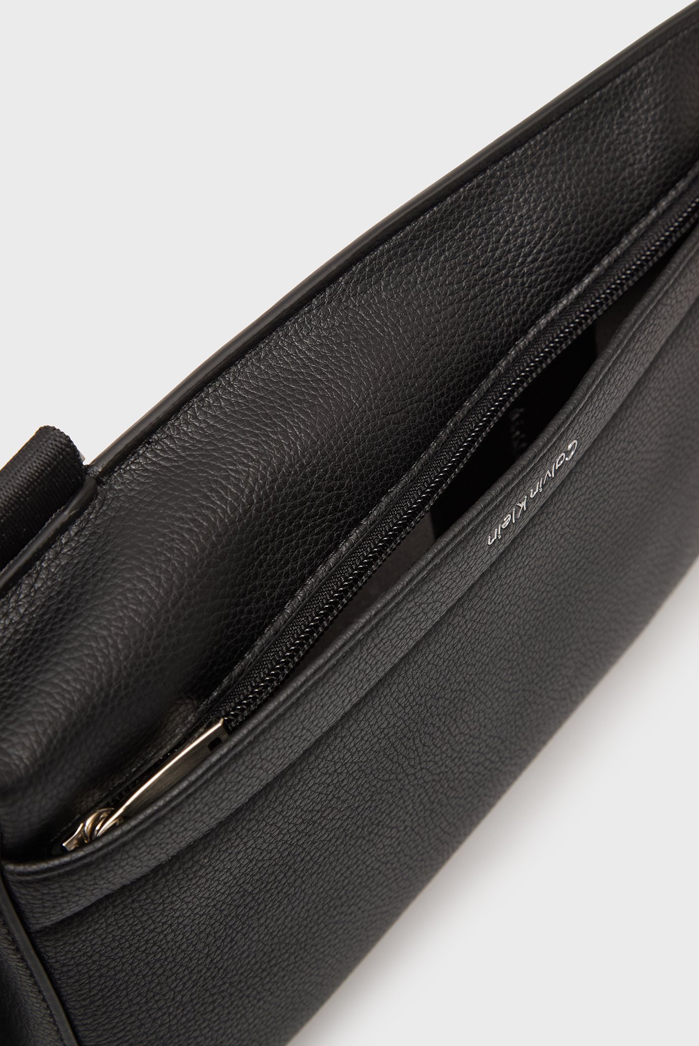 Сумка RAISED SQUARE SLING 5