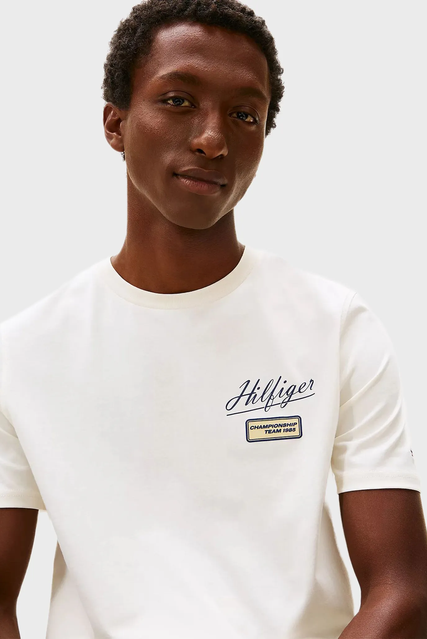 Футболка MODERN ATH GRAPHIC BADGE TEE 4