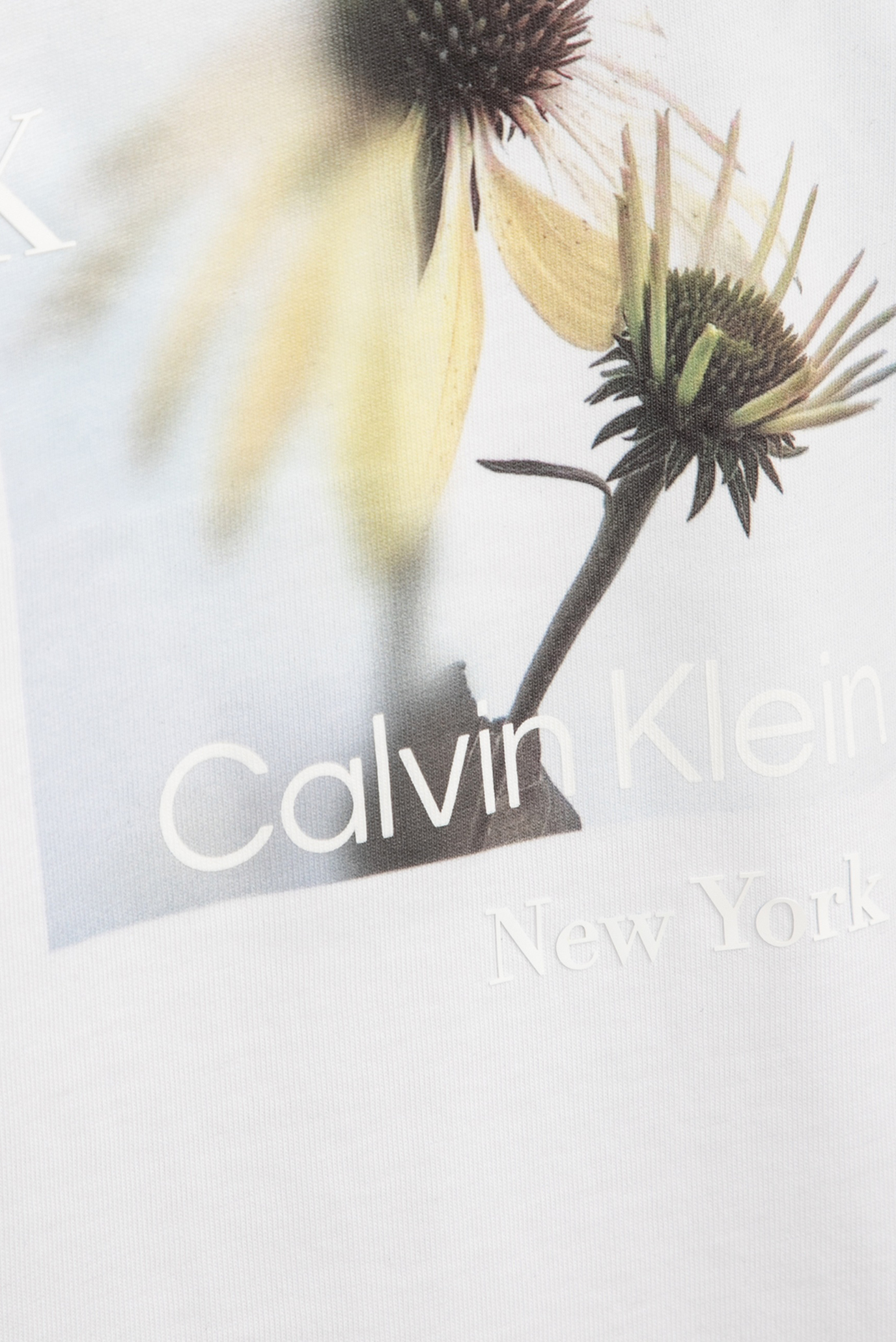 Женская белая футболка FLOWER GRAPHIC 3