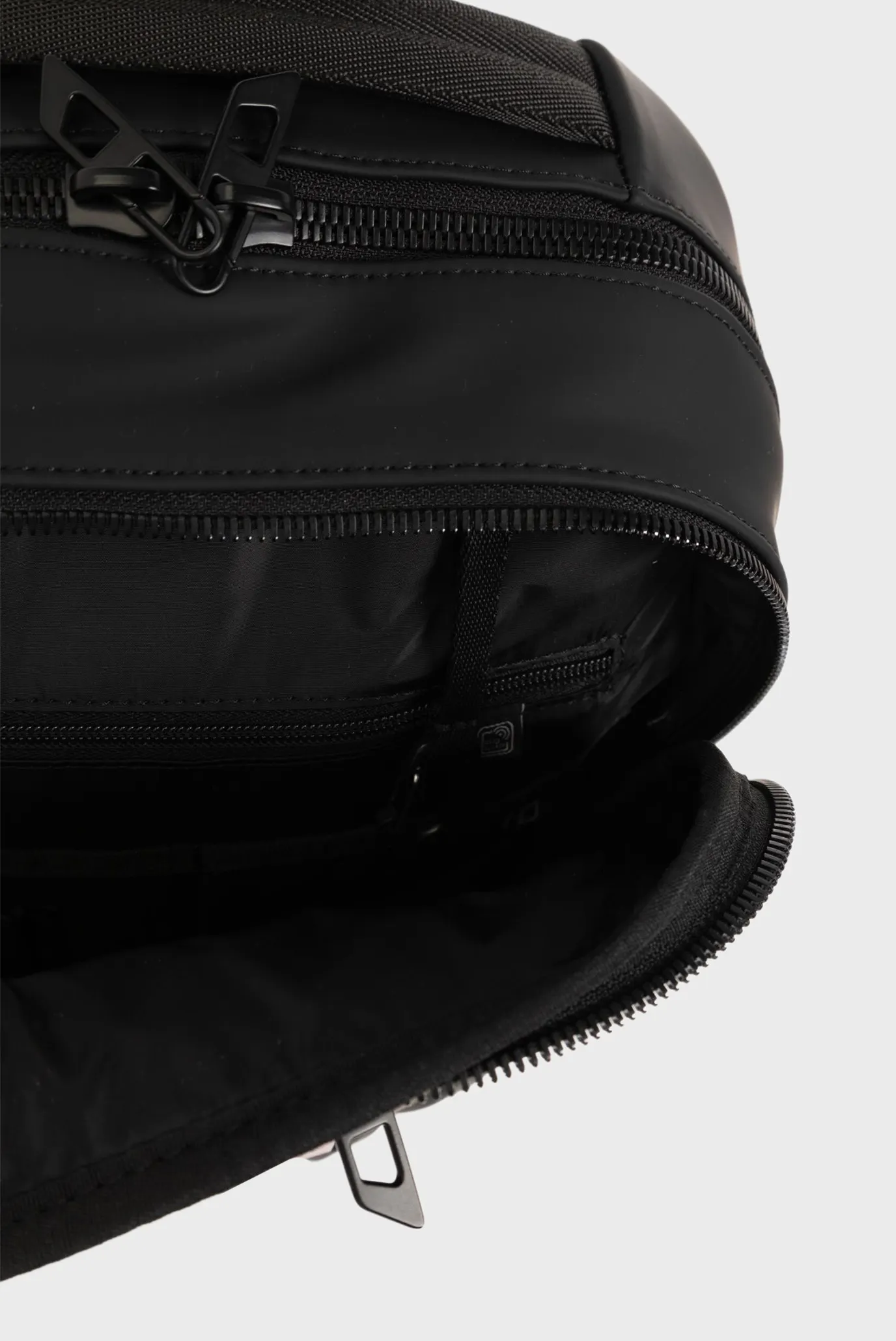 Чемодан DIESEL ALUMINUM BACKPACK-BLACK 5