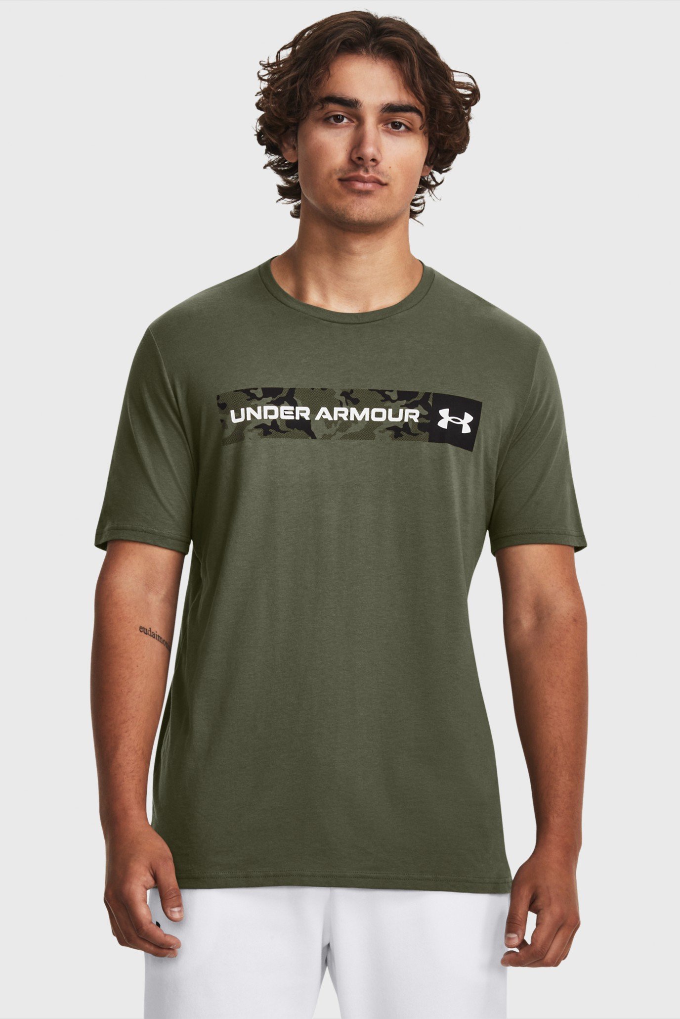 Мужская зеленая футболка UA CAMO CHEST STRIPE SS 1
