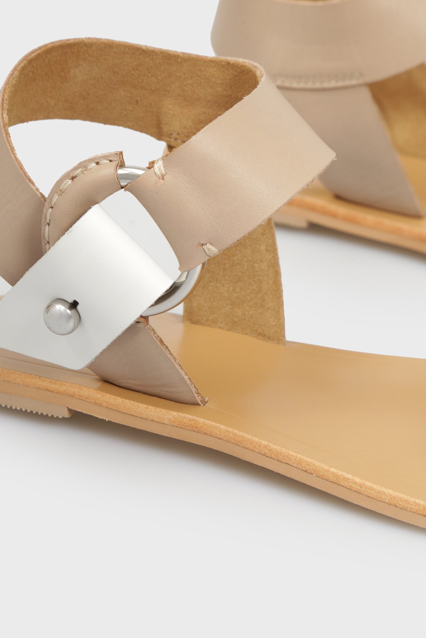 Женские бежевые кожаные сандалии 10