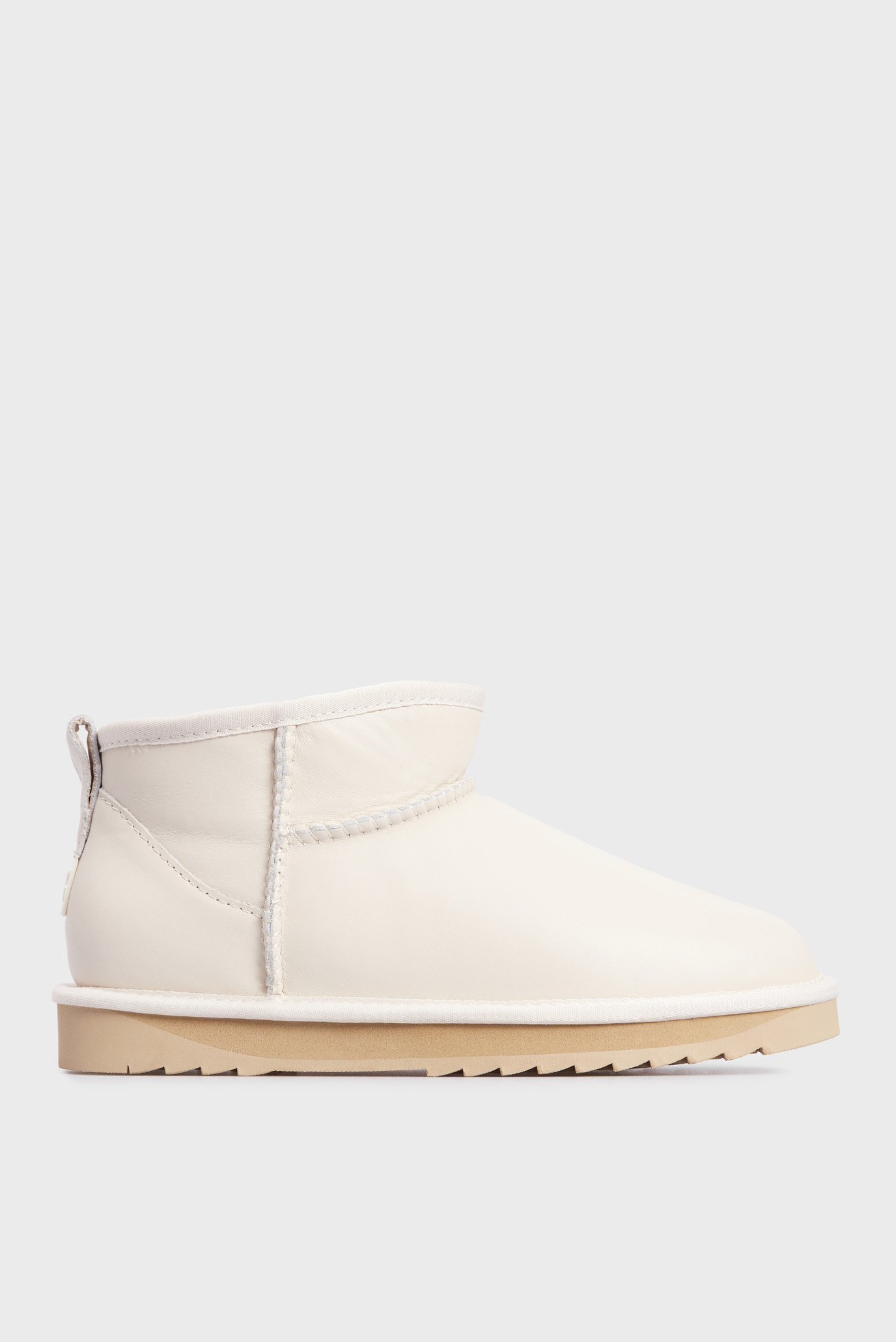 Женские белые кожаные угги 10