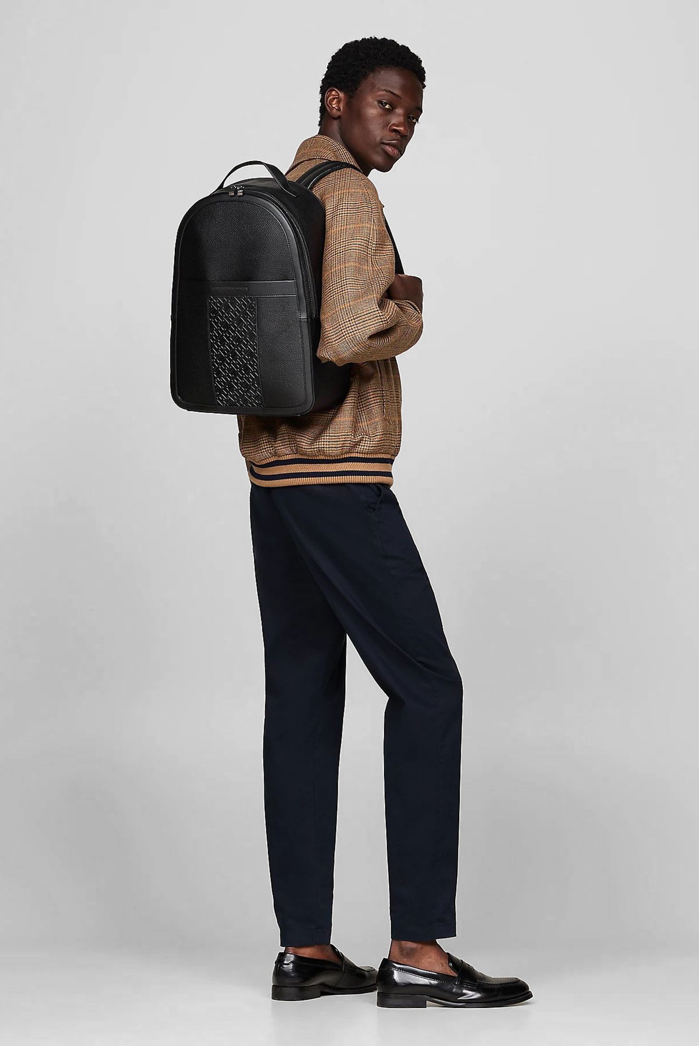 Мужской черный рюкзак TH CENTRAL MONOGRAM BACKPACKTommy Hilfiger Мужской черный рюкзак TH CENTRAL MONOGRAM BACKPACK 2