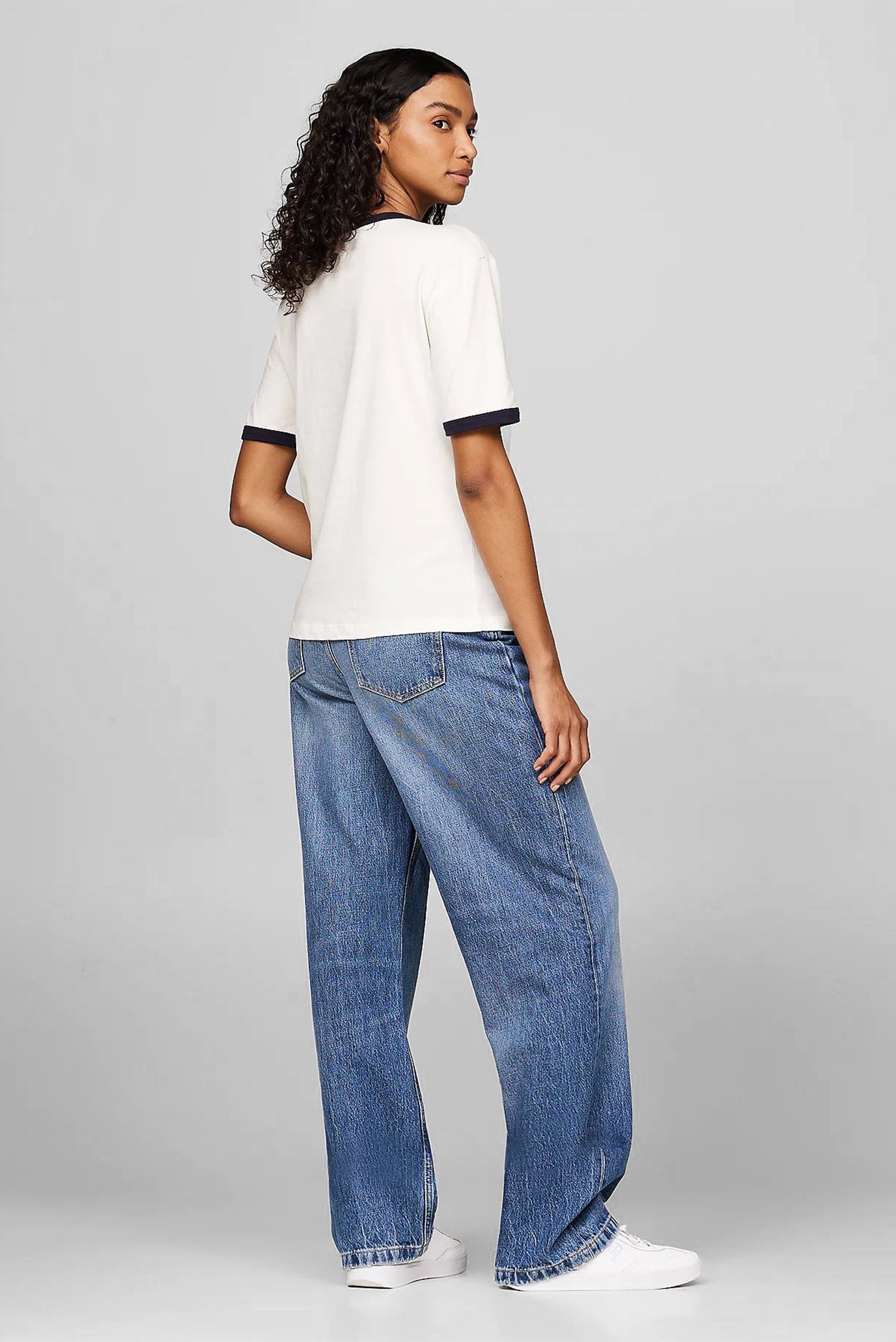 Женская белая футболка REG VARSITY RINGER 3