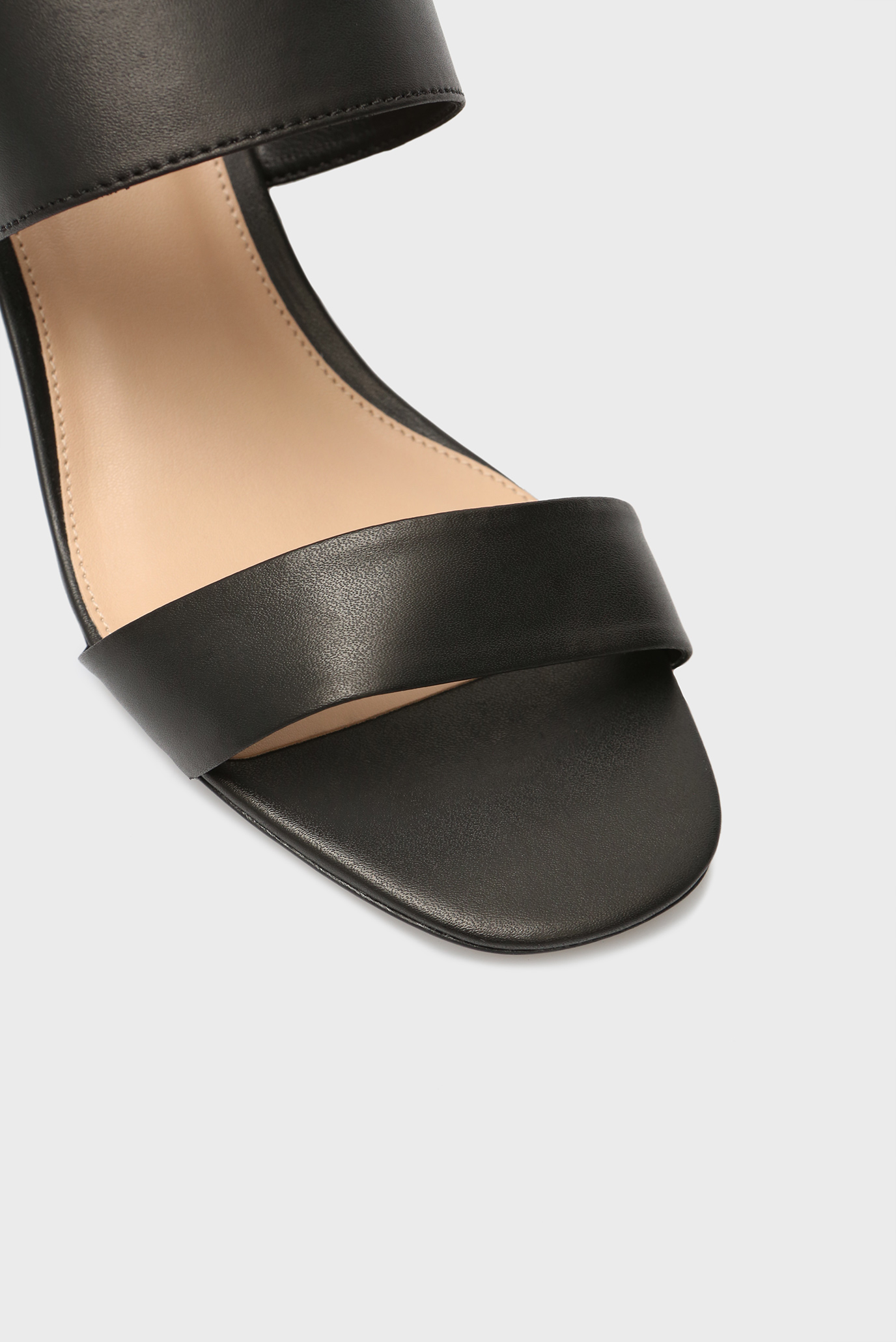 Женские черные кожаные босоножки 8