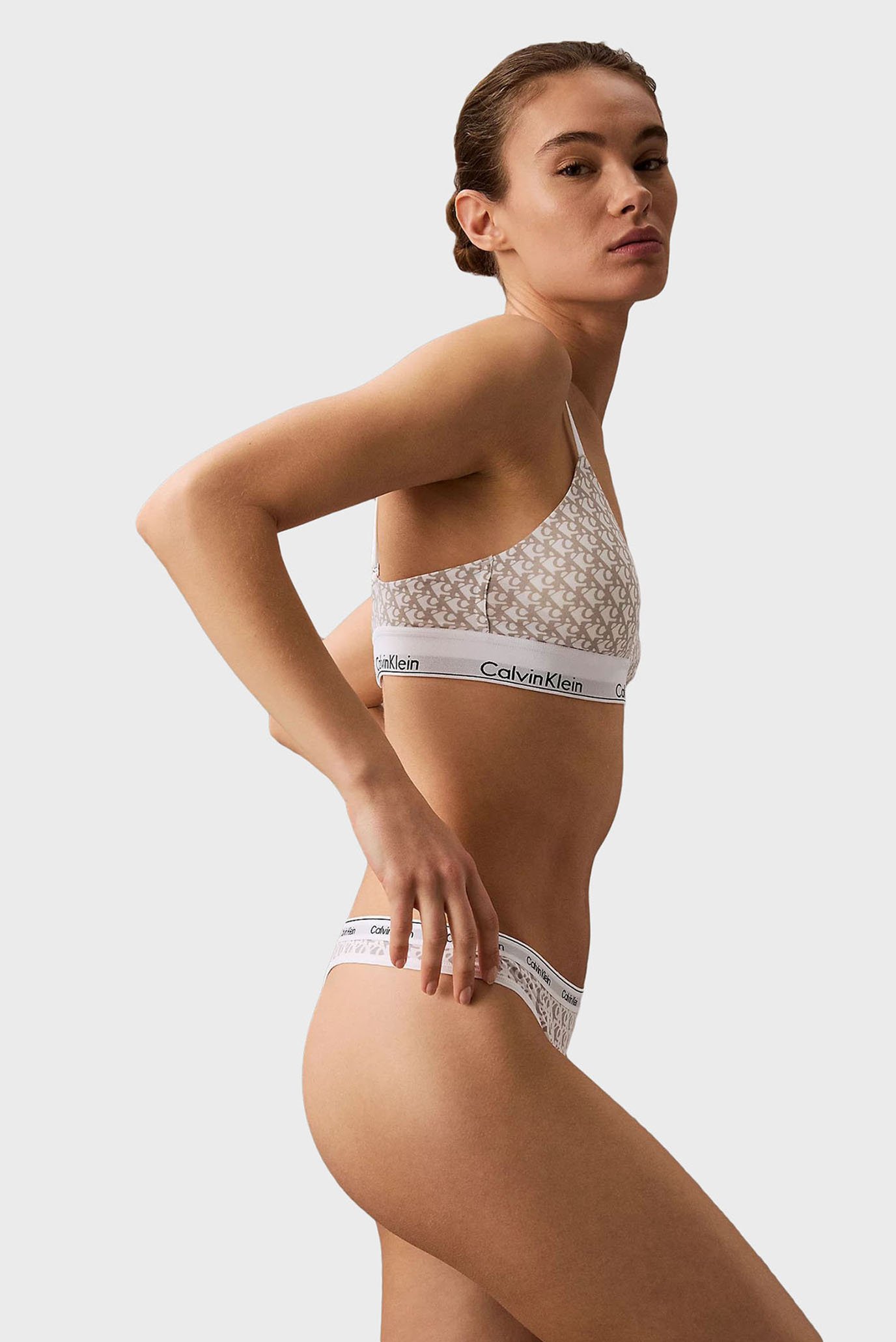 Женские белые трусики с узором THONGCalvin Klein Женские белые трусики с узором THONG 3