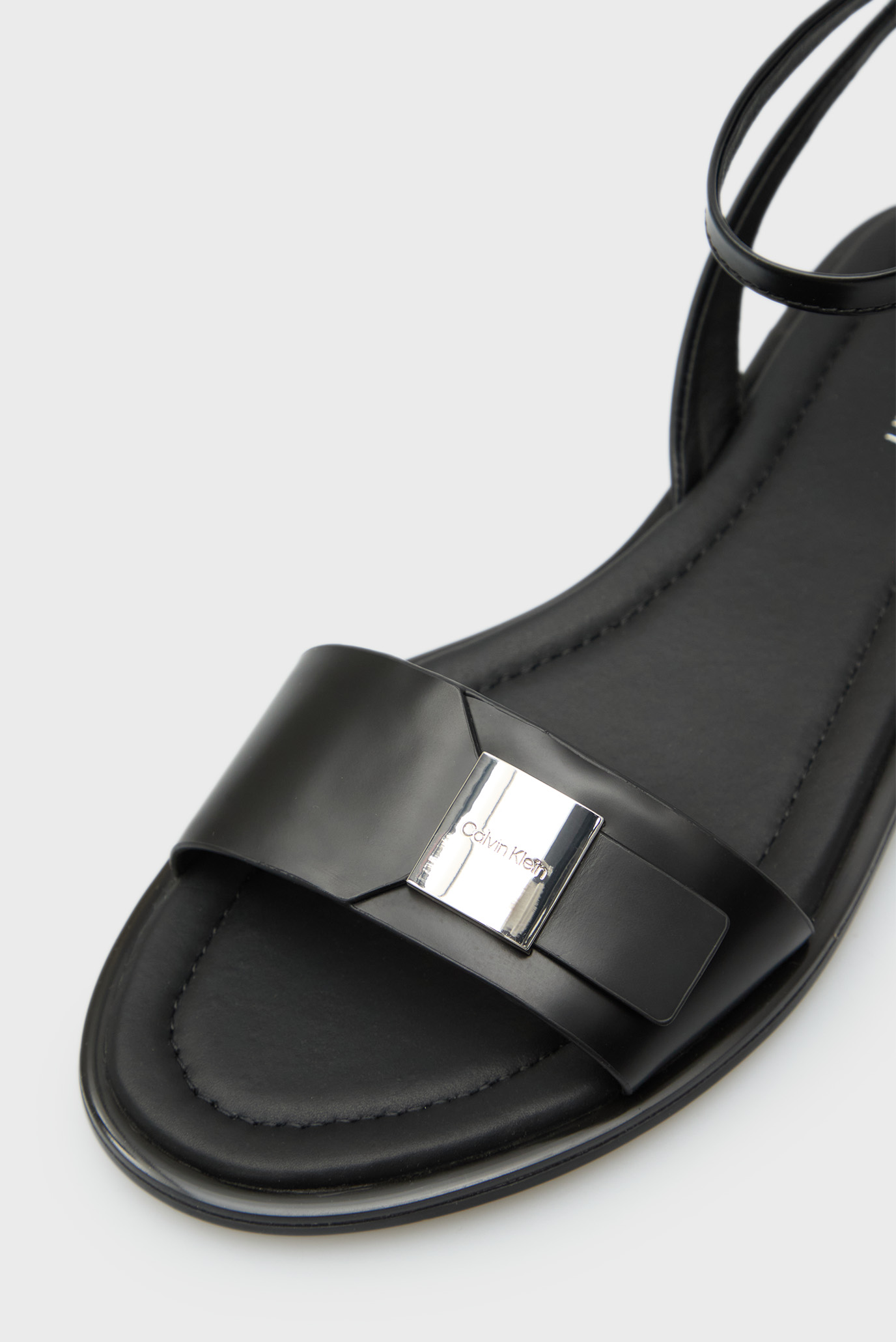 Женские черные кожаные сандалии FLATCalvin Klein Женские черные кожаные сандалии FLAT 2