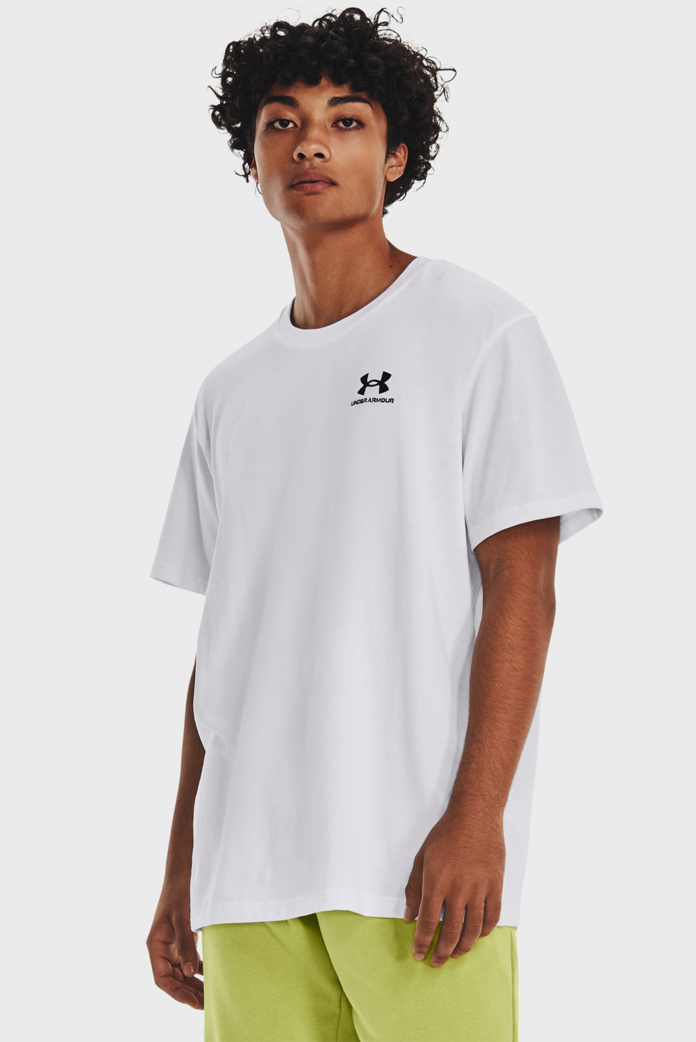 Мужская белая футболка UA LOGO EMB HEAVYWEIGHT 1