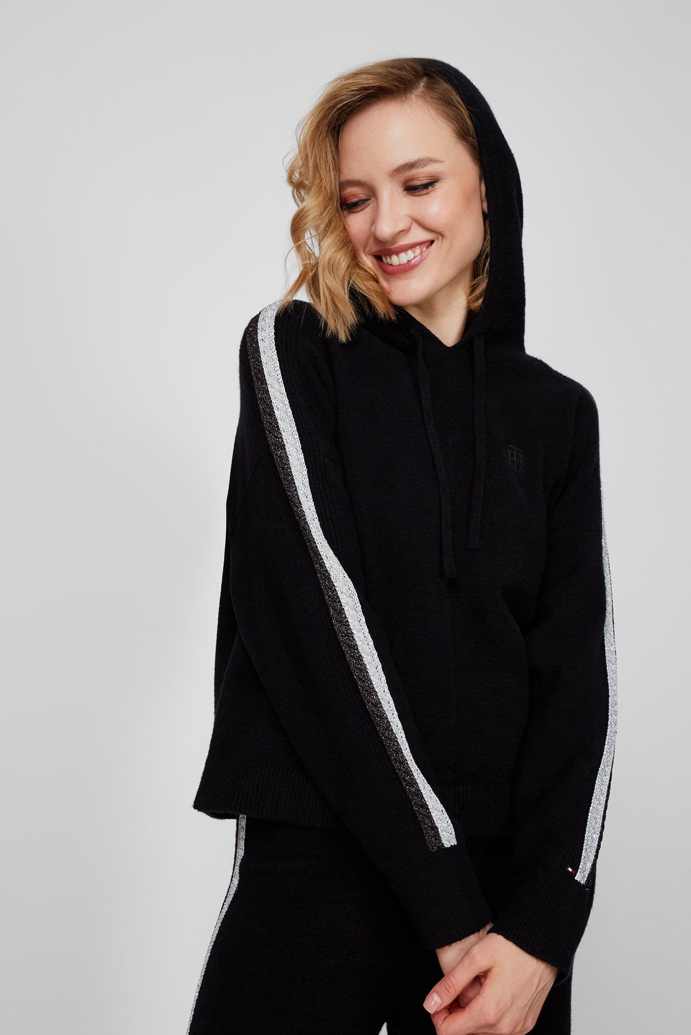 Женское черное худи FLEX RELAXED 10