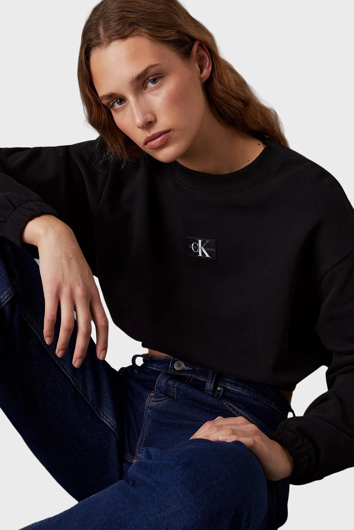 Женский черный свитшот WOVEN LABEL CREW NECK 4