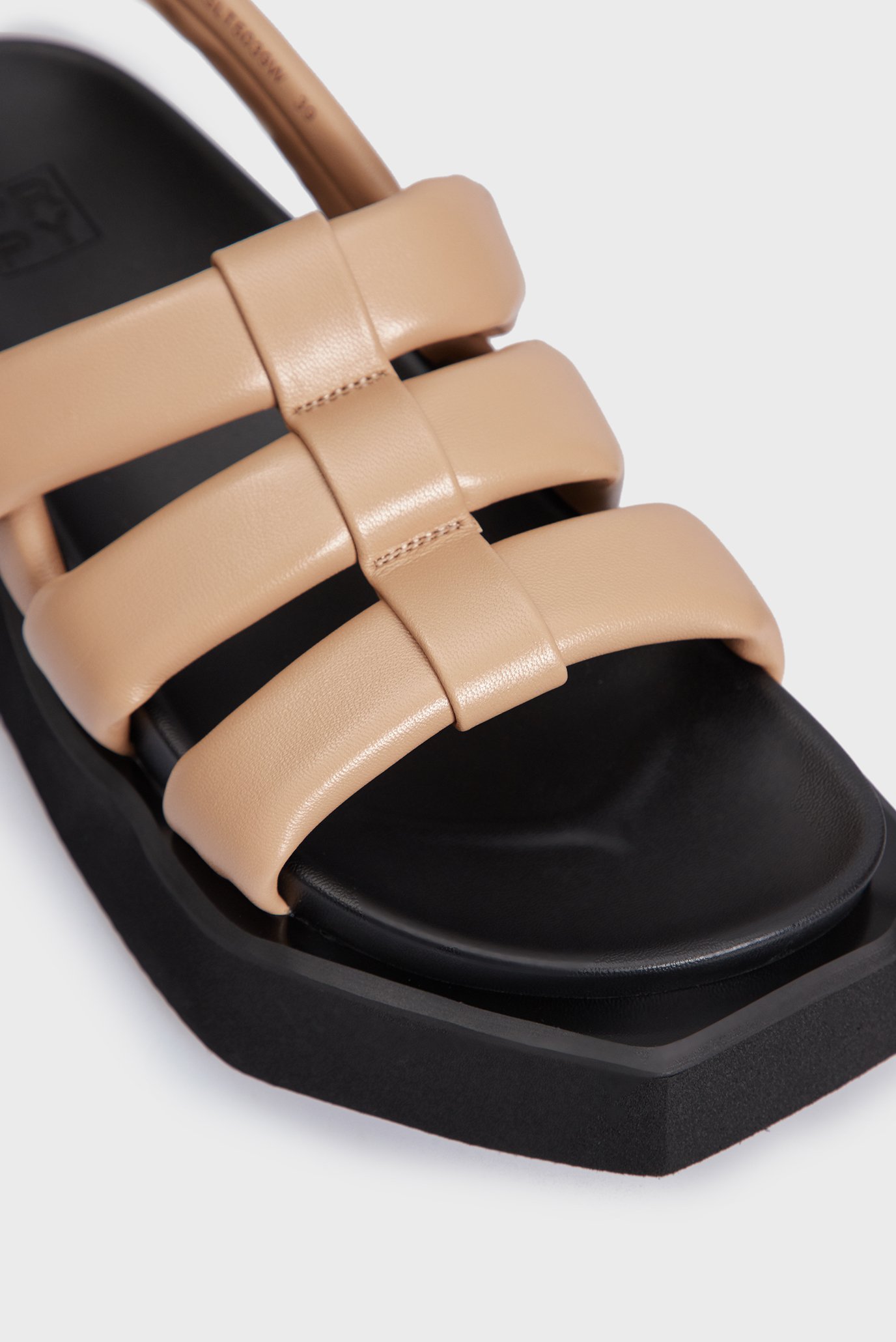 Женские бежевые кожаные сандалии Lenna 2