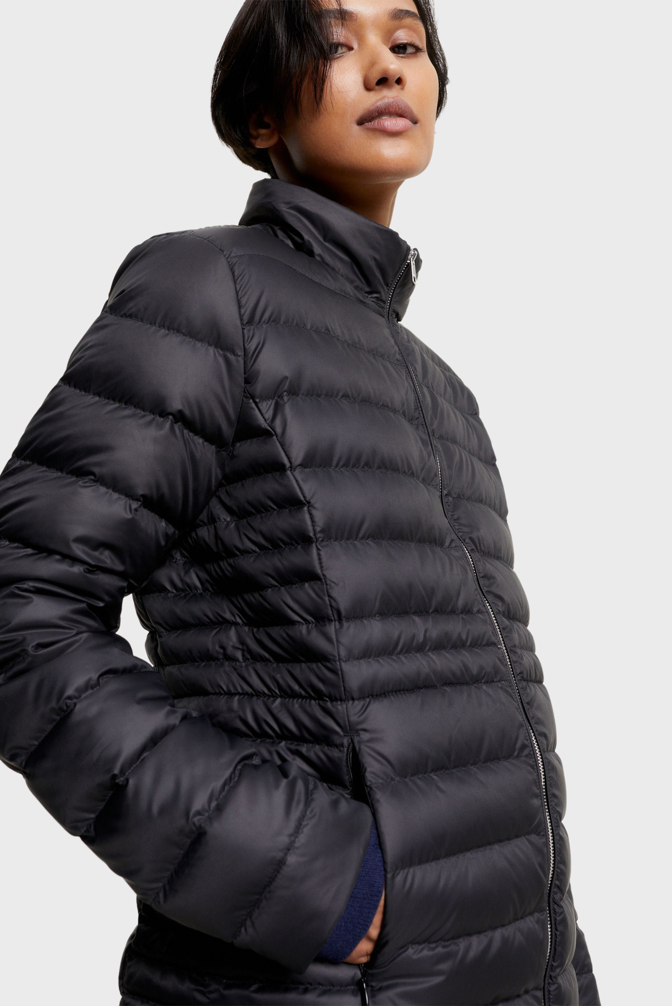 Женский черный пуховик FEMININE LW DOWN 10