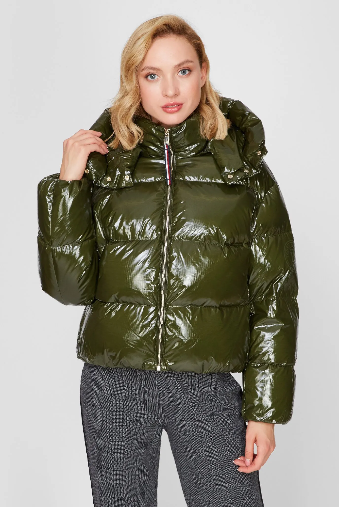 Женский зеленый пуховик GLOSSY 6
