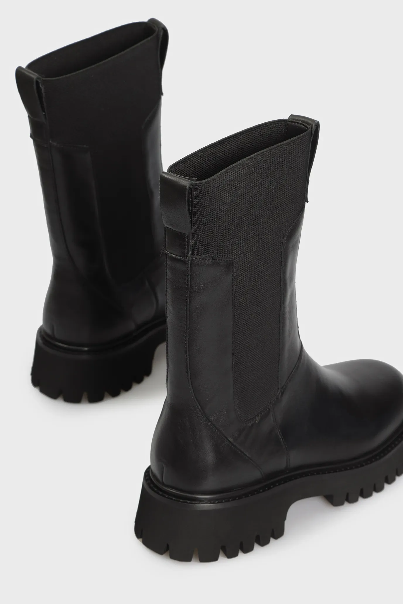 Женские черные кожаные челси Oura 2