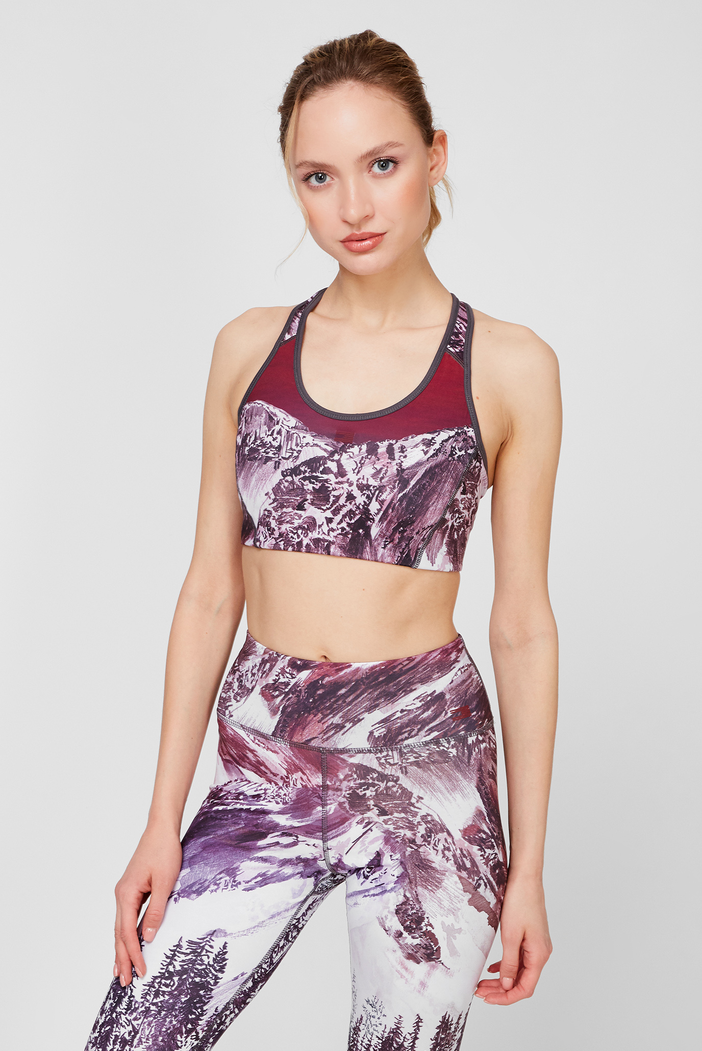 Женский спортивный топ 8