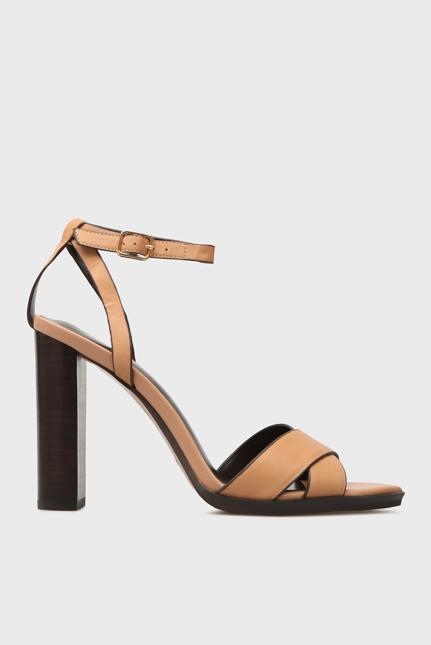 Женские бежевые кожаные босоножки Clare 6