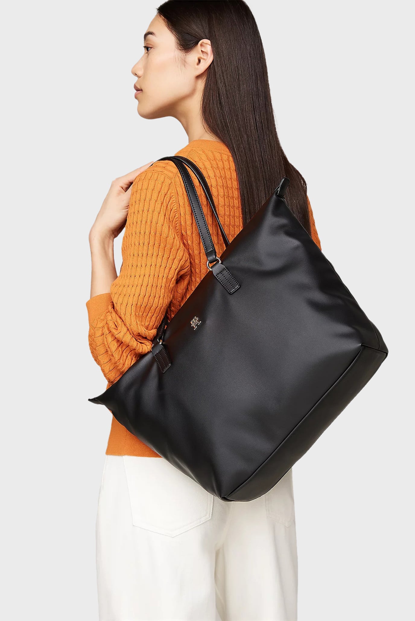 Женская черная сумка POPPY REFORM TOTE 2