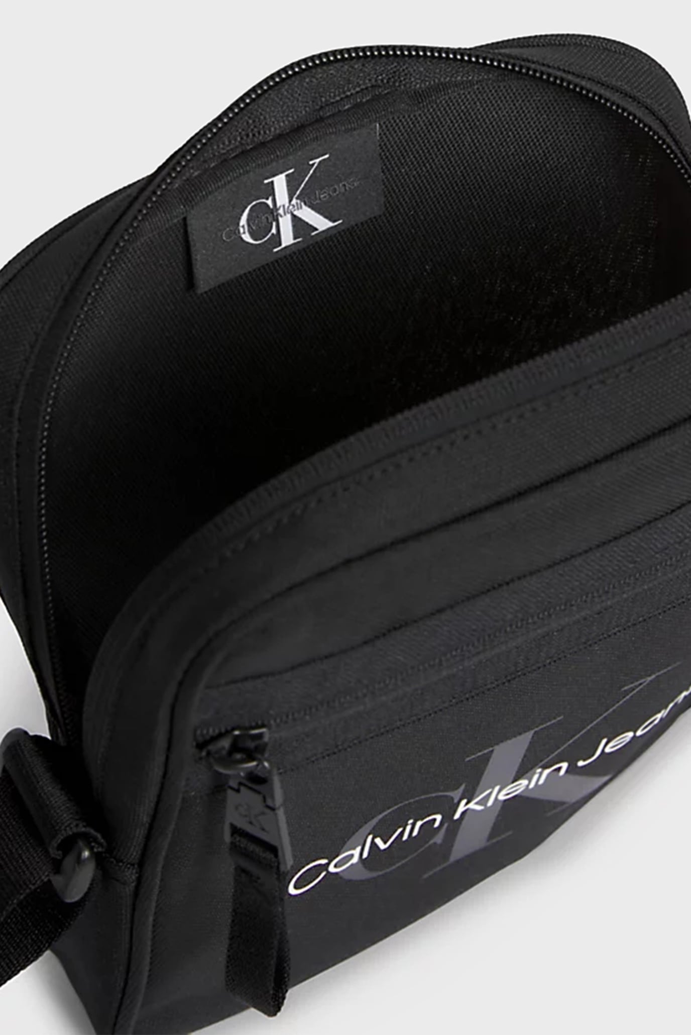 Мужская черная сумка SPORT ESSENTIALS REPORTER 5