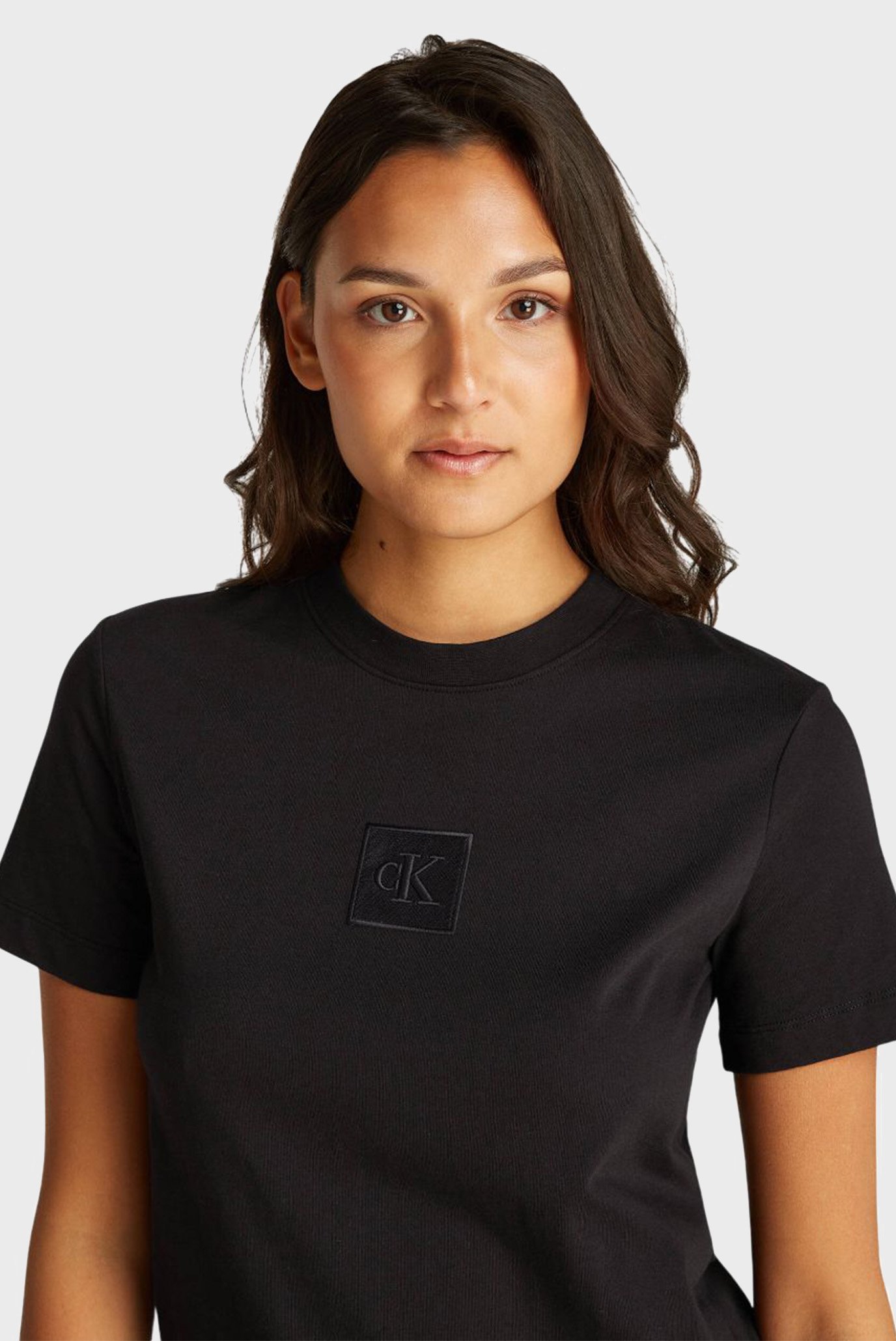 Женская черная футболка EMBROIDERED BOX REGULAR TEE 4
