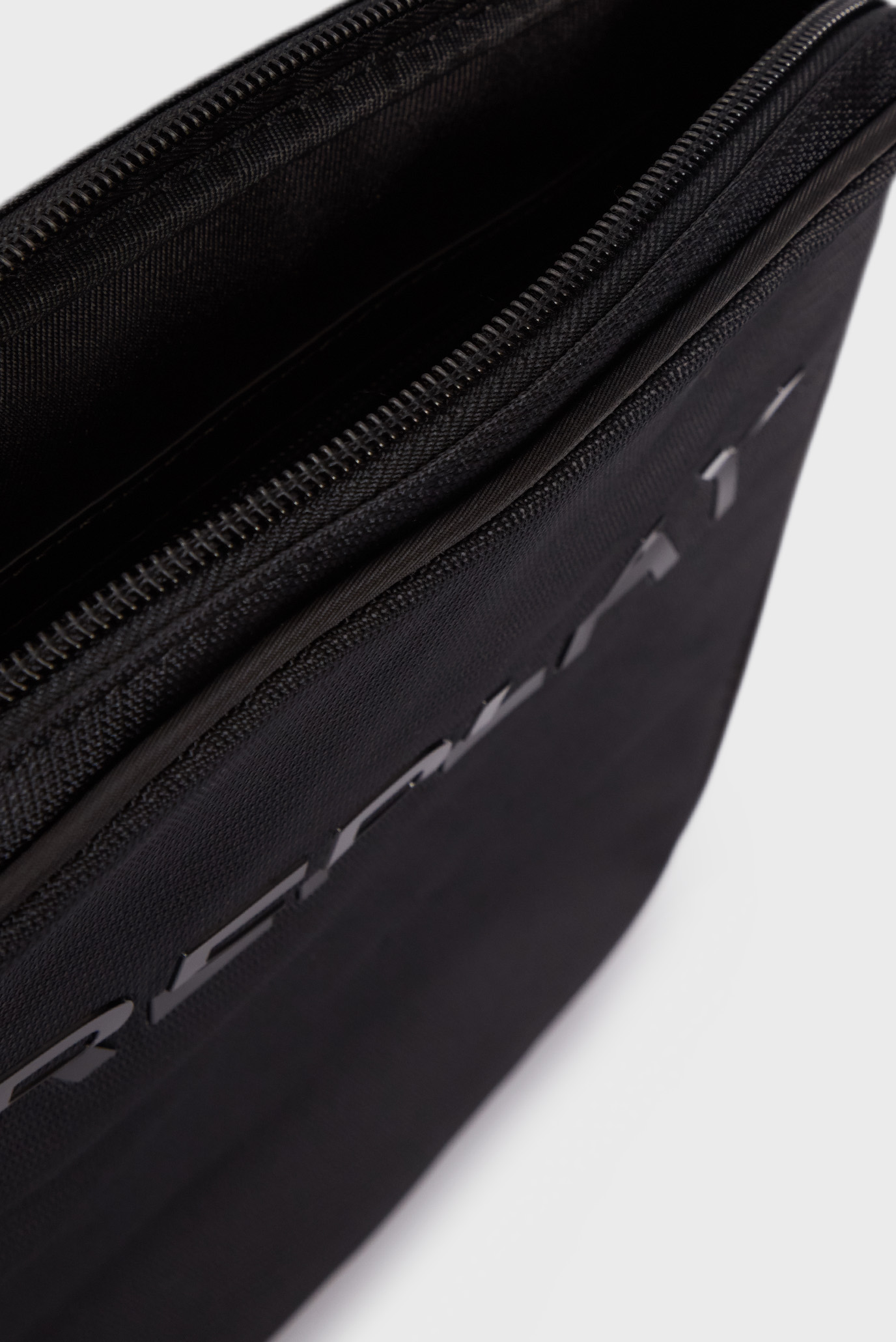 Мужская черная сумка 9