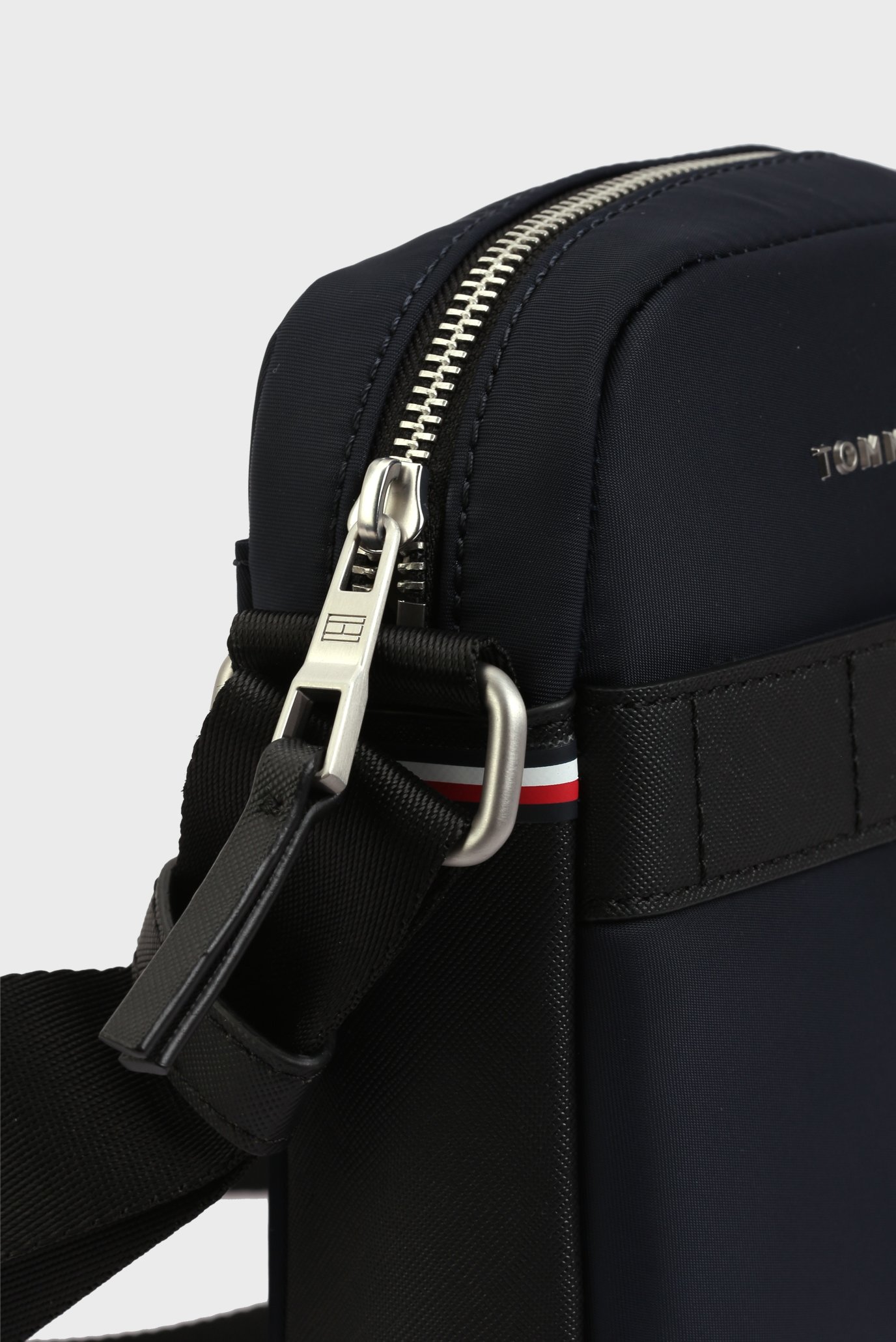 Сумка TH ELEVATED NYLON MINI REPORTER Tommy Hilfiger AM0AM10944 — FR Group