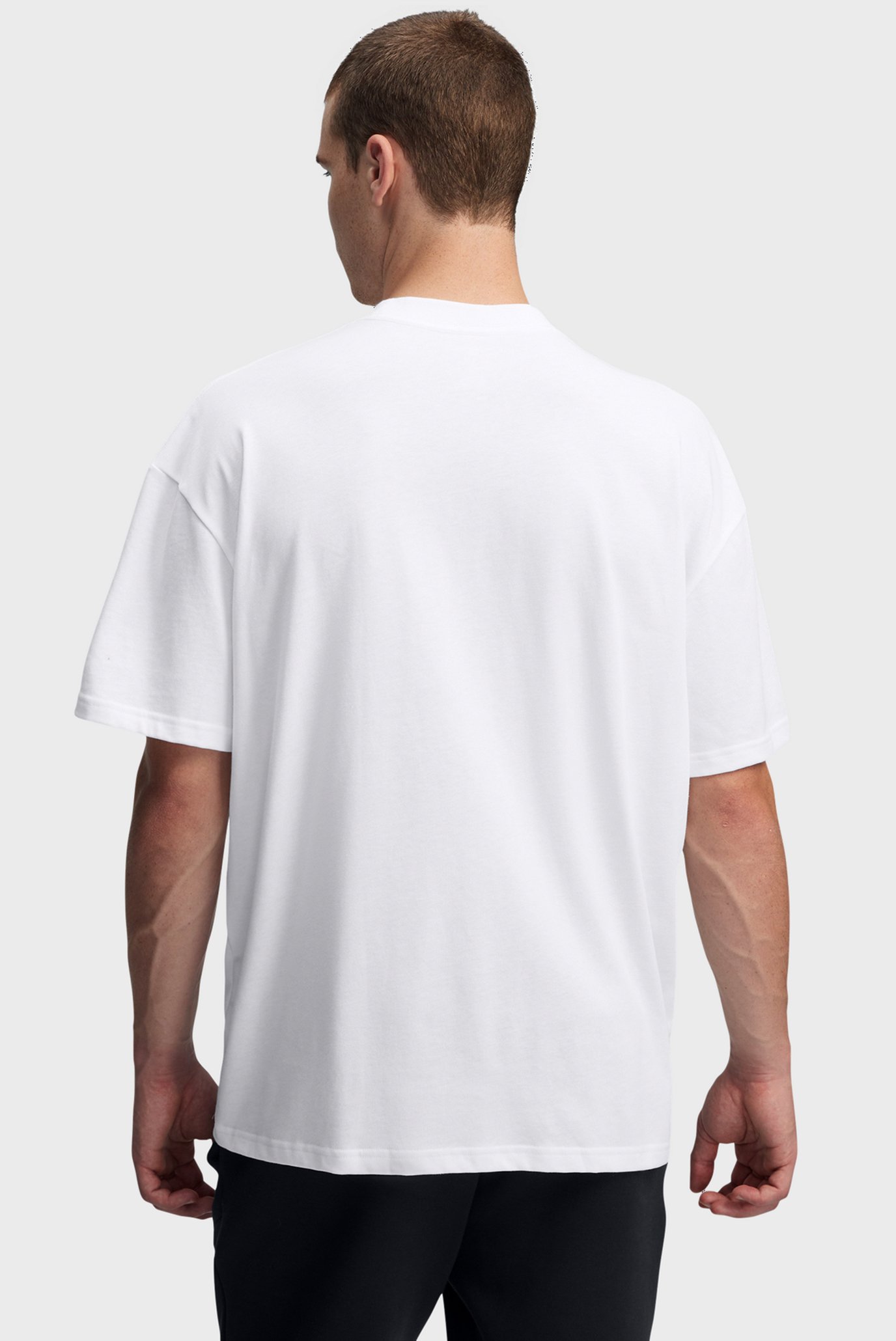 Мужская белая футболка UA M HW OS SM BOX SSUnder Armour Мужская белая футболка UA M HW OS SM BOX SS 2