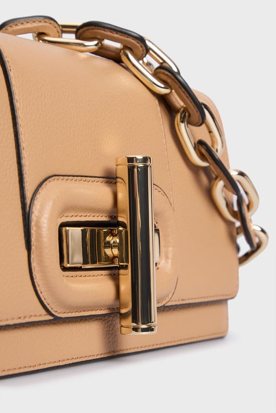 Женская бежевая кожаная сумка TURNLOCK LEATHER BAG