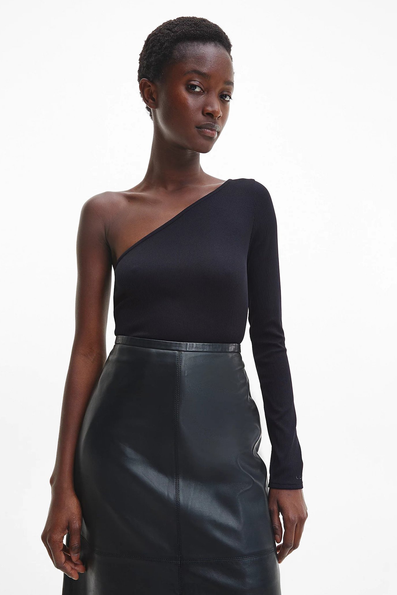 Женский черный топ Q-NOVA ONE SHOULDER 7