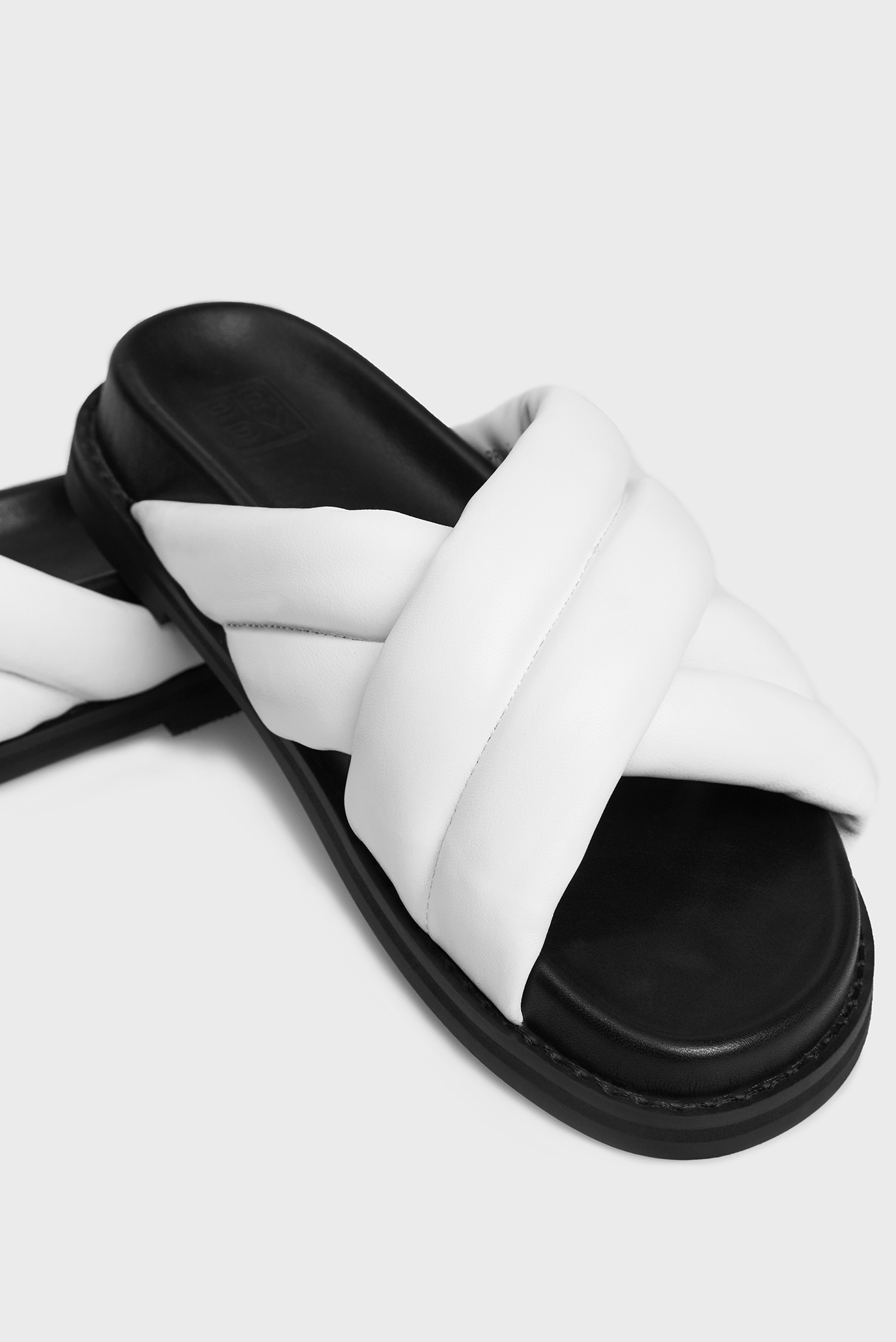Женские белые кожаные слайдеры SiriPRPY Женские белые кожаные слайдеры Siri 7