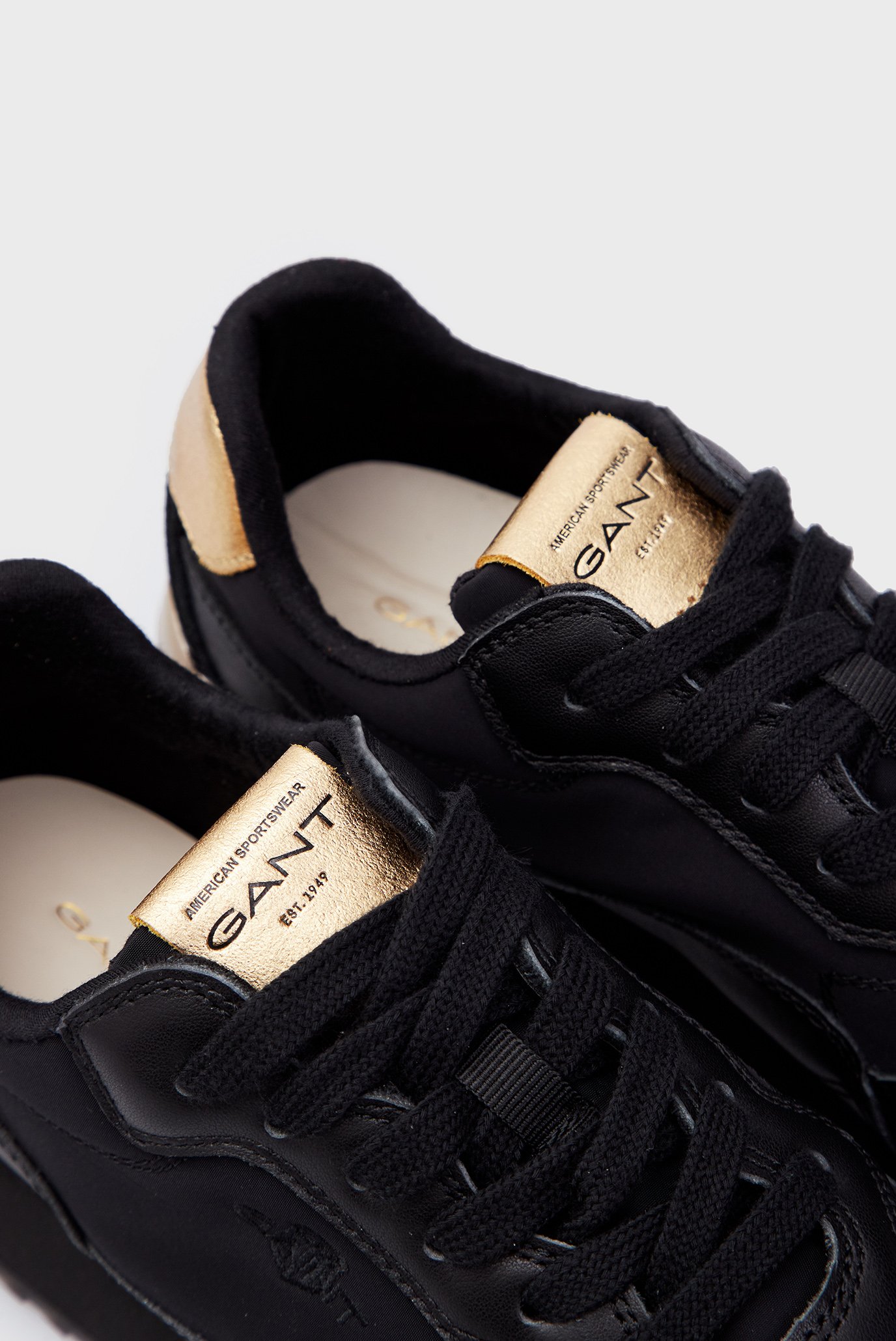 Женские черные кроссовки Bevinda 2