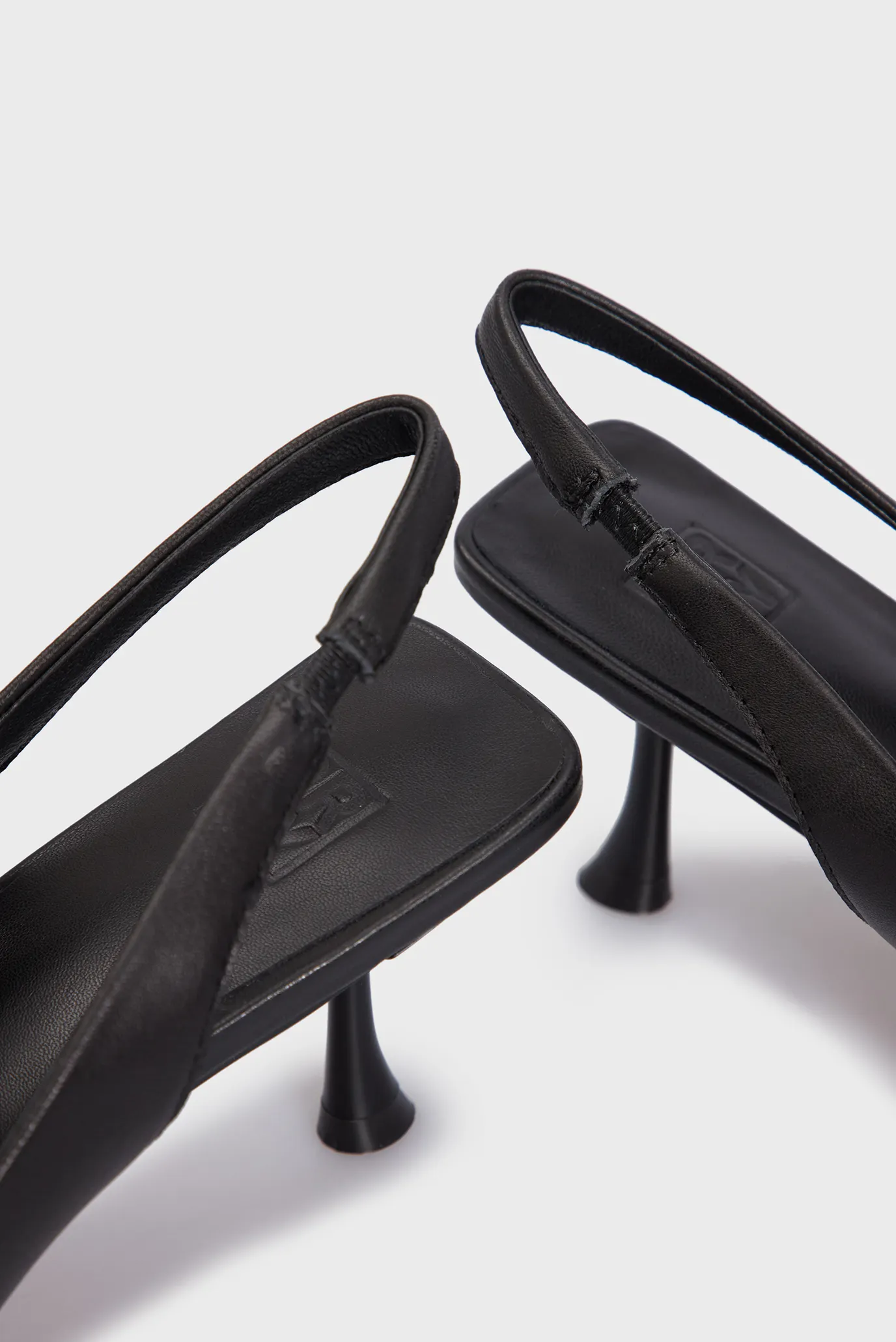 Женские черные слингбэки Violette 10