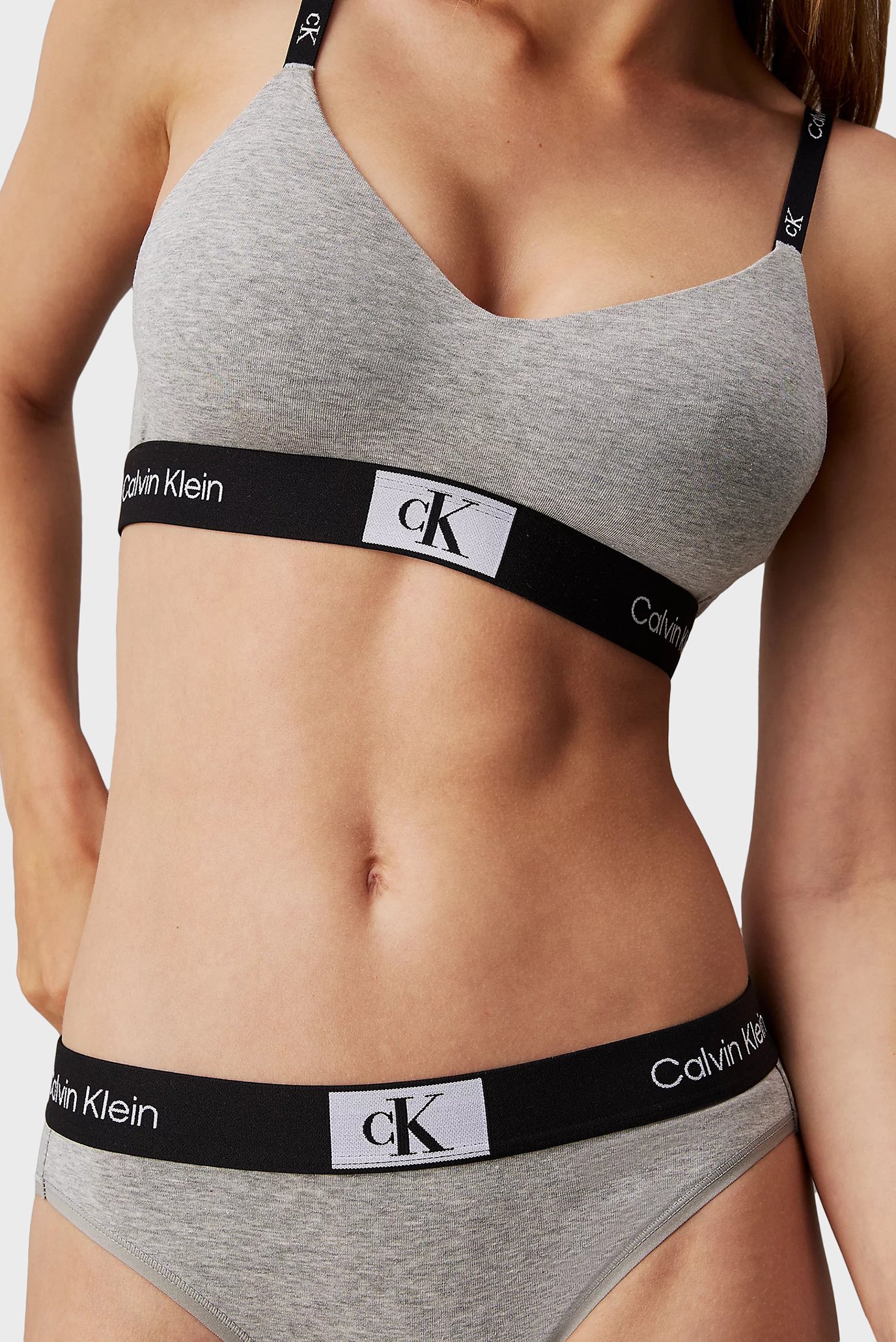 Женские  серые трусикиCalvin Klein Женские  серые трусики 2