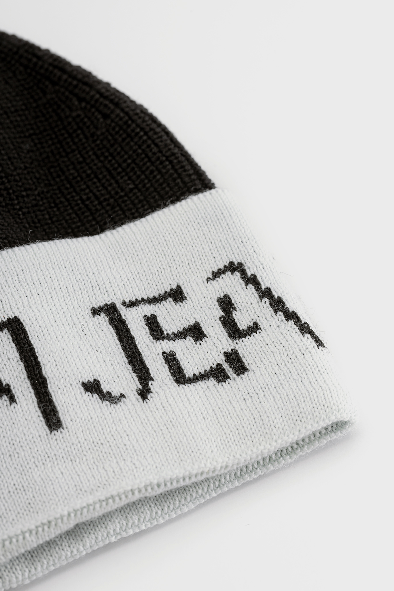 Шапка SHADOW LOGO KNIT BEANIE 3