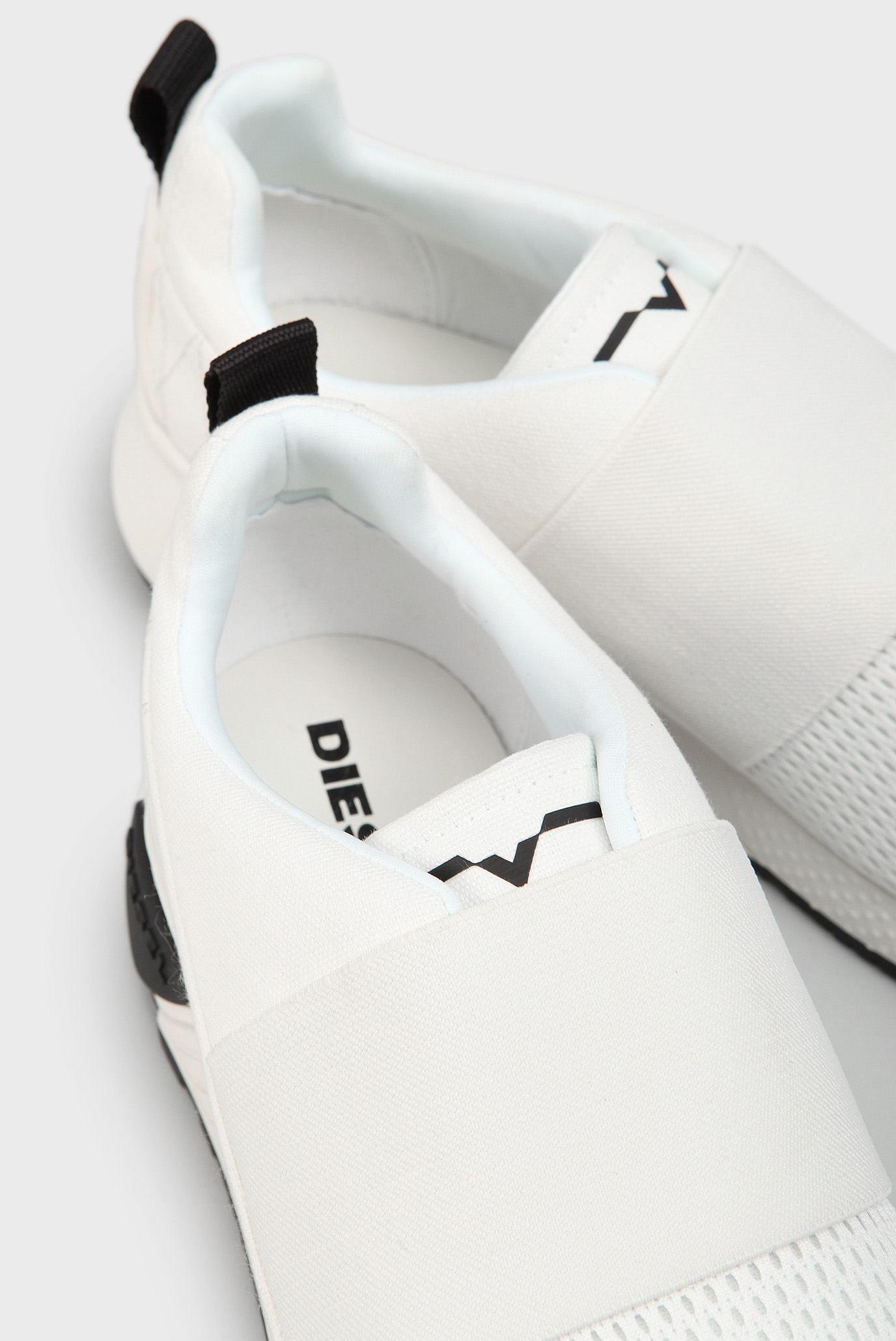 Мужские белые кроссовки 10