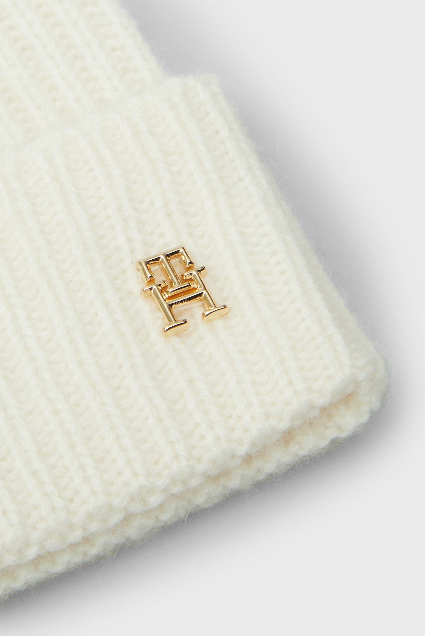 Женская белая кашемировая шапка CASHMERE CHIC 4